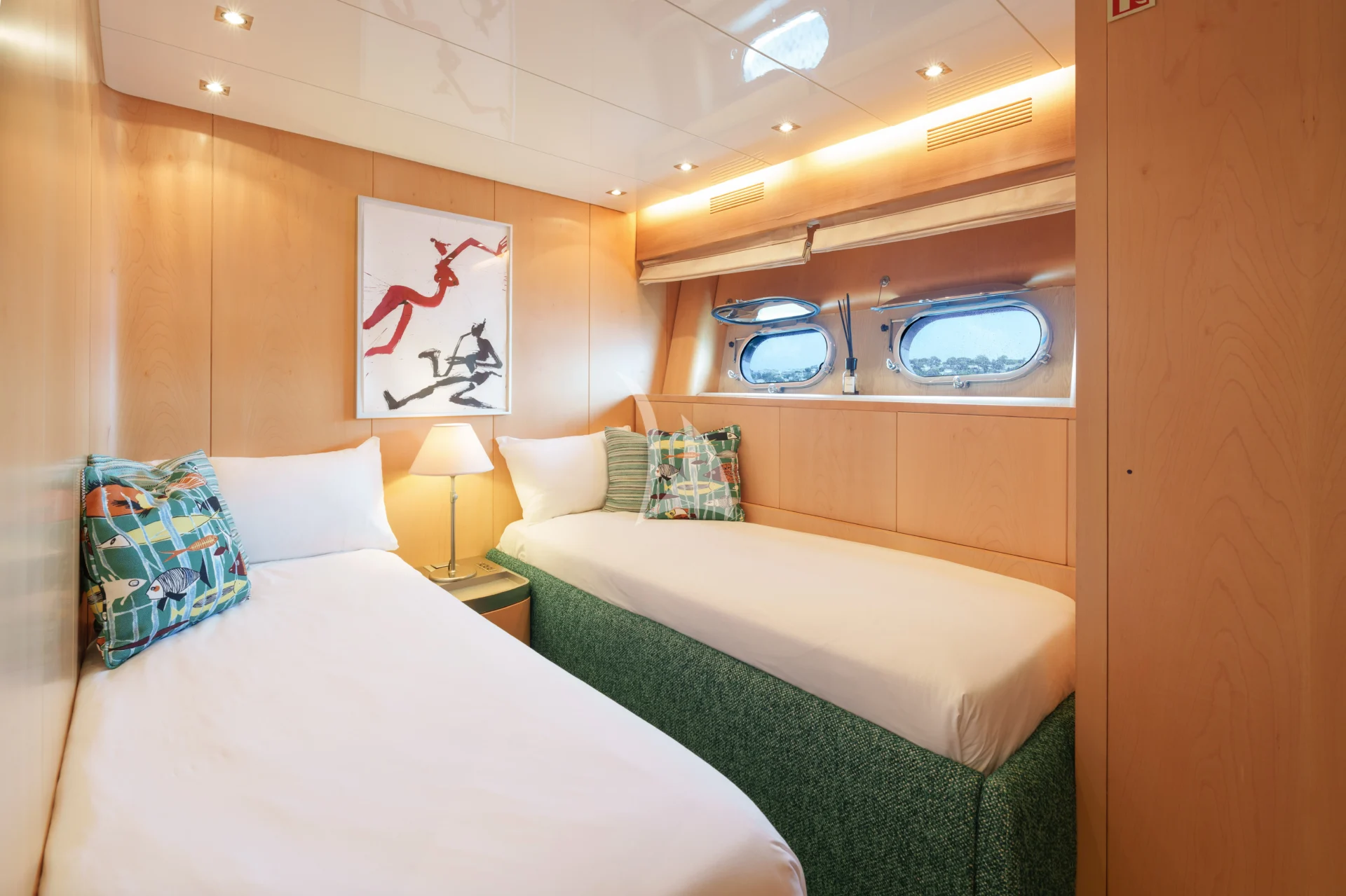 COCA VI Charter Yacht