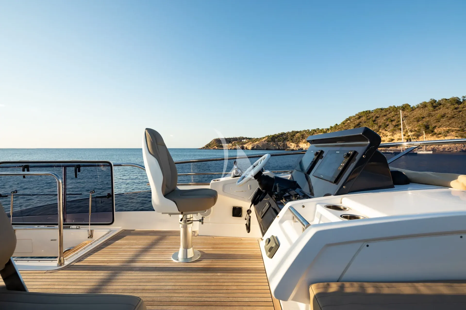 KOMODO Charter Yacht