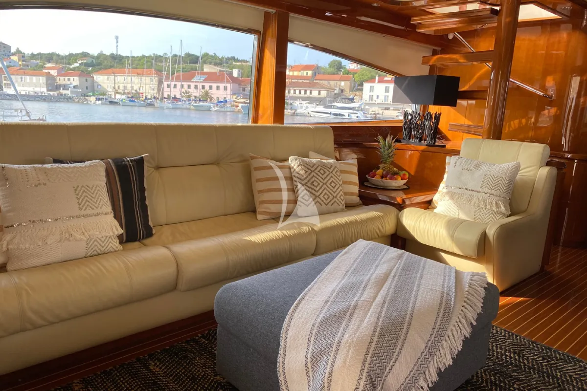 MAGIC SIX Charter Yacht