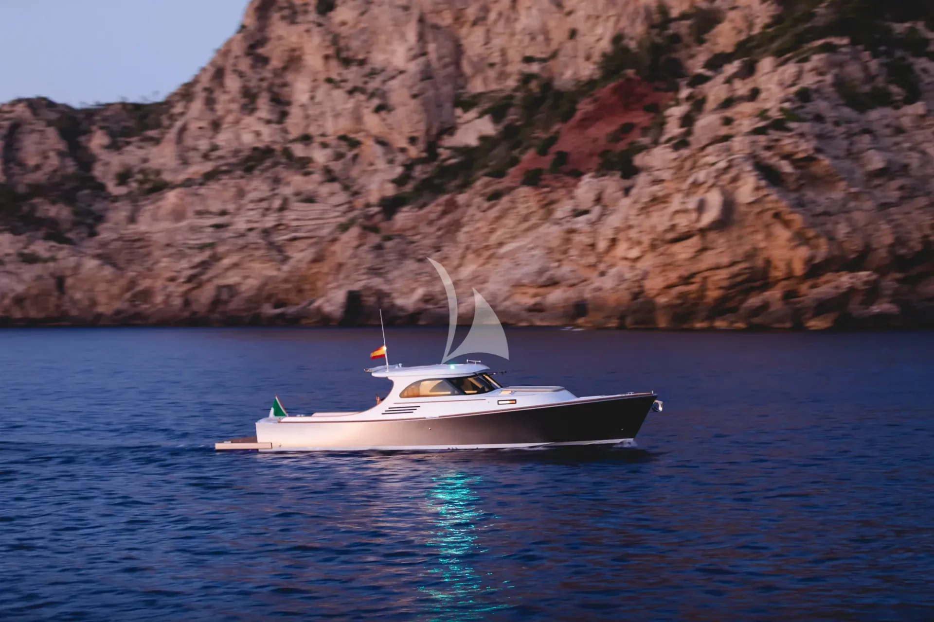KOMODO Charter Yacht