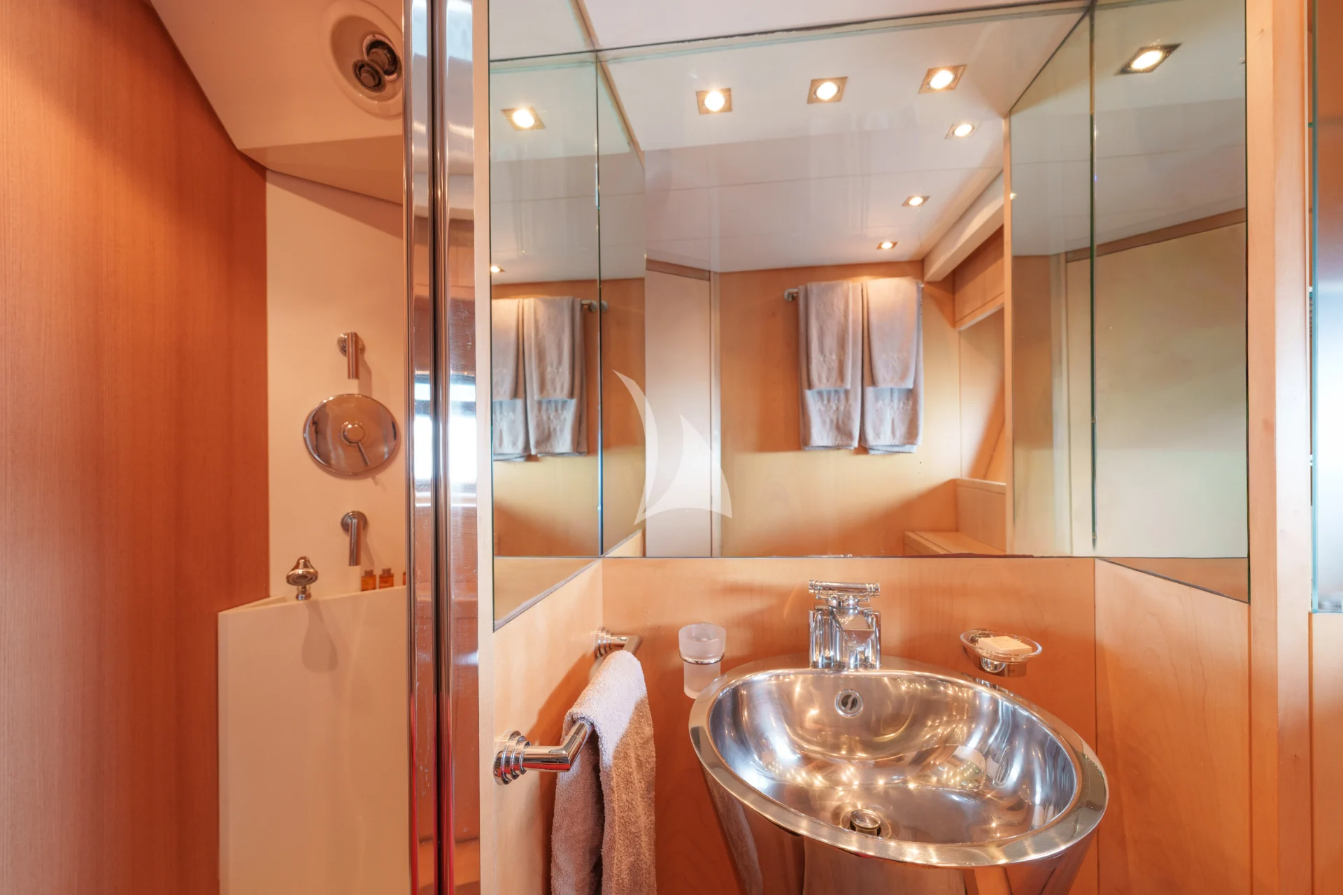COCA VI Charter Yacht