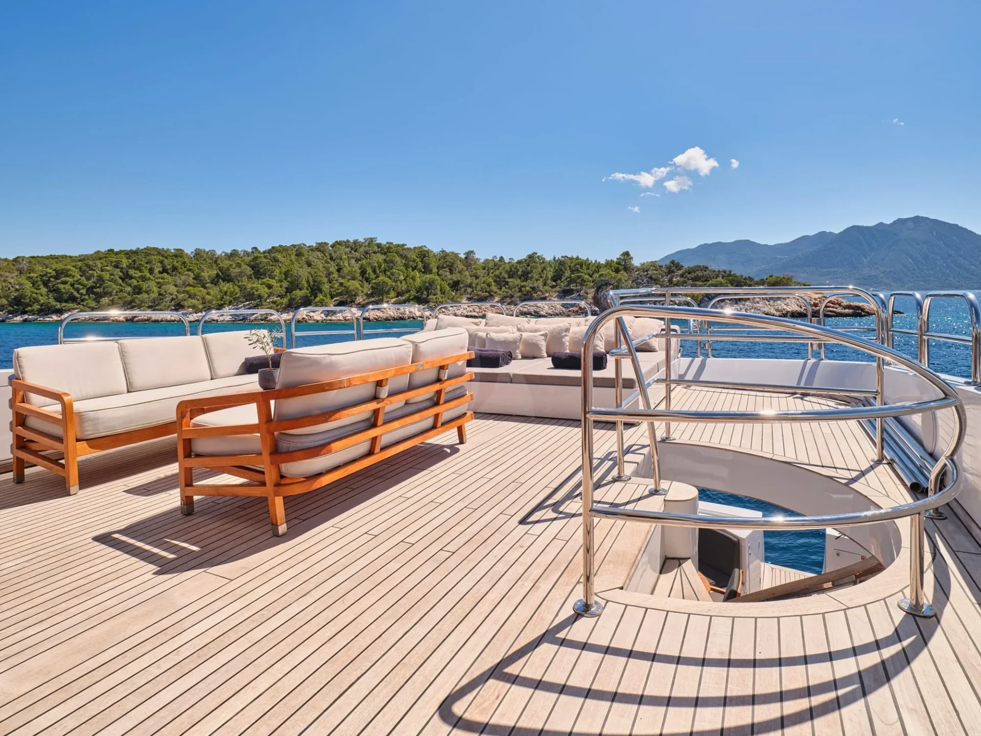 BROOKLYN Charter Yacht