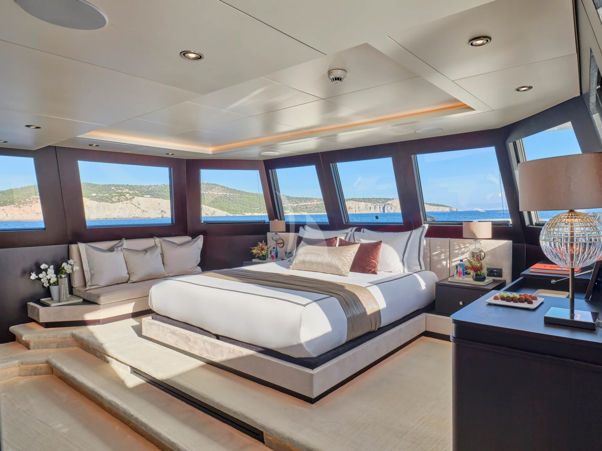 HIGHLANDER Charter Yacht
