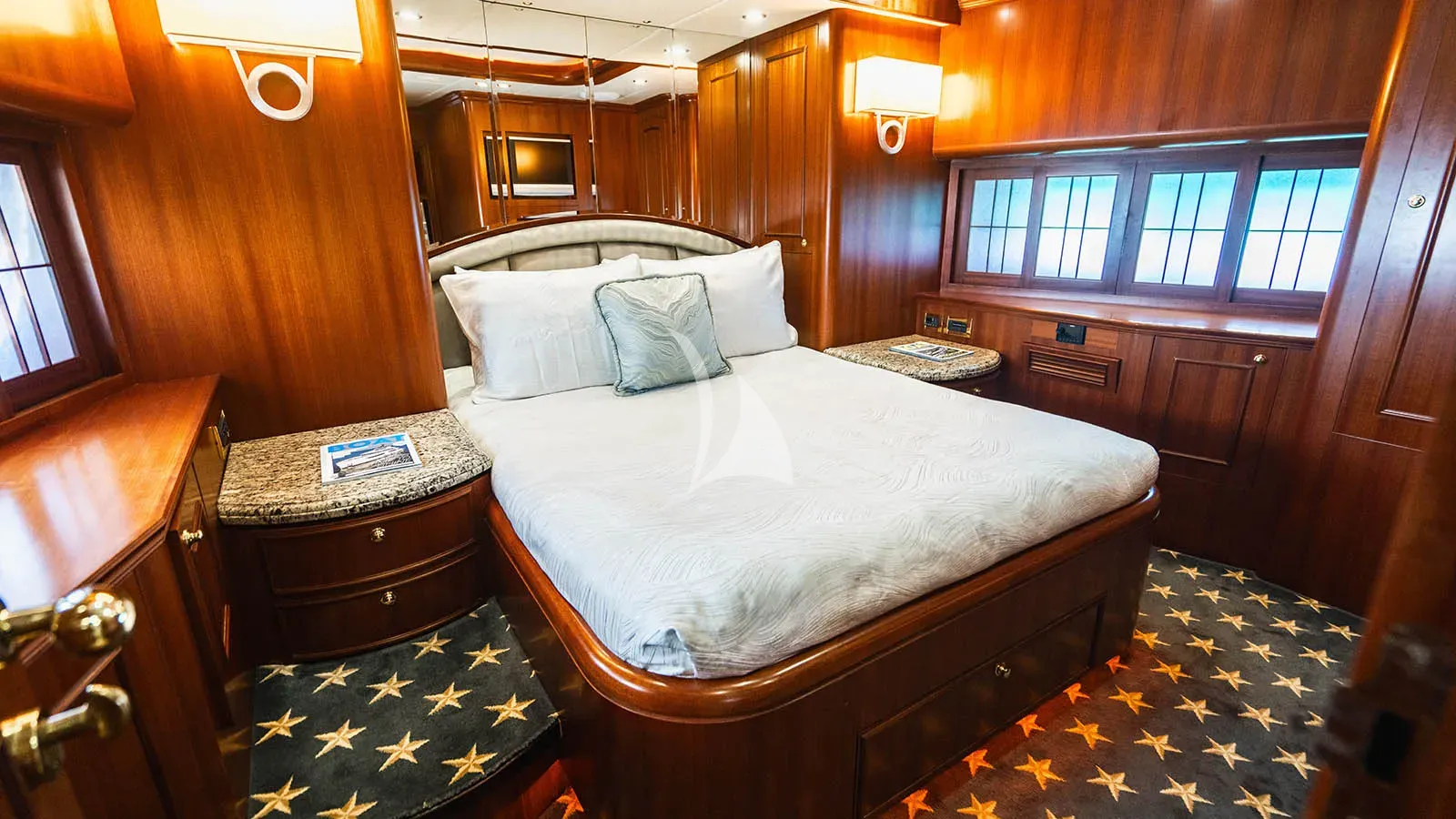 LEXINGTON Charter Yacht