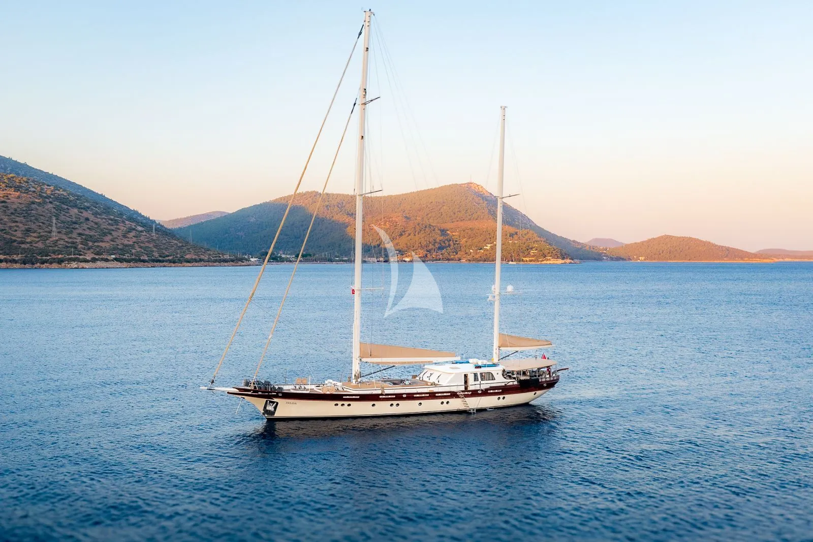 ZELDA Charter Yacht