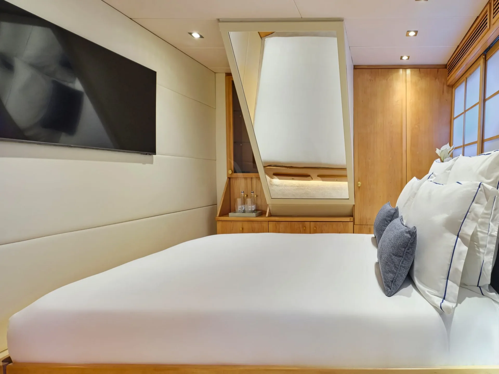 BROOKLYN Charter Yacht