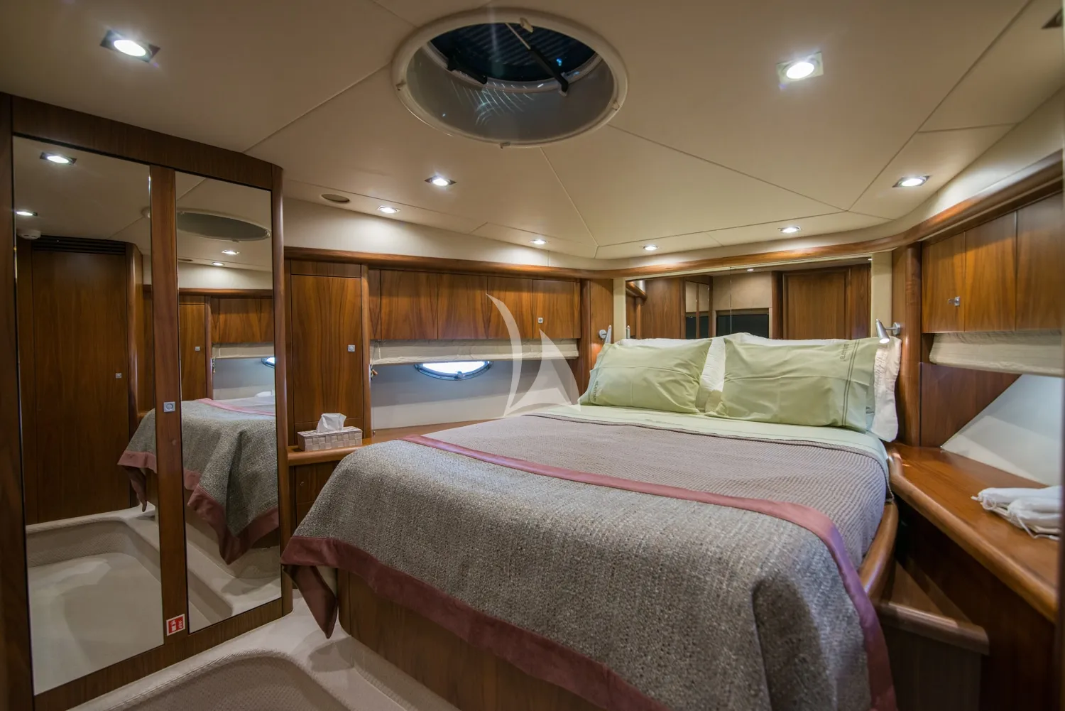 ELENTARI Charter Yacht