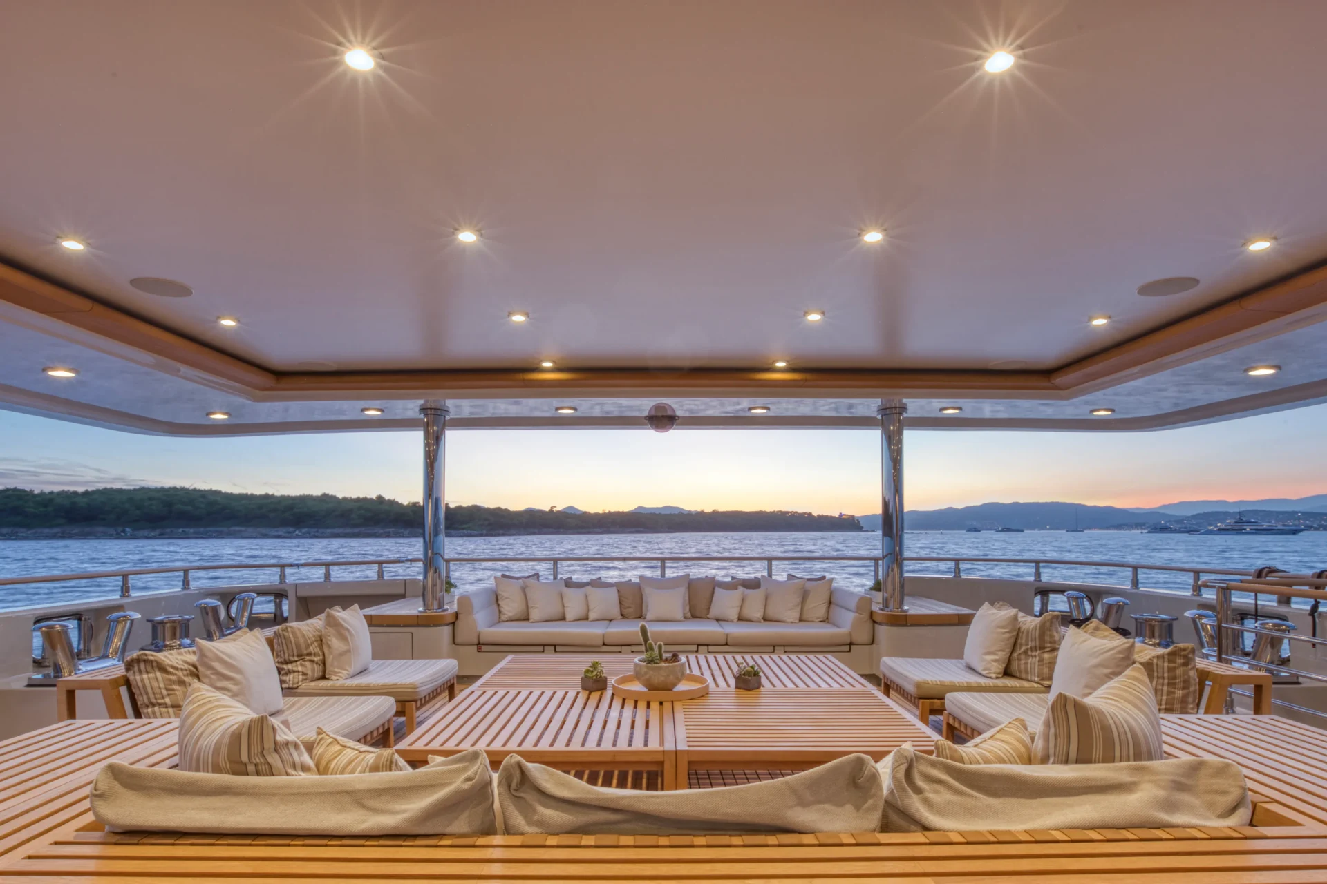 MARAYA Charter Yacht