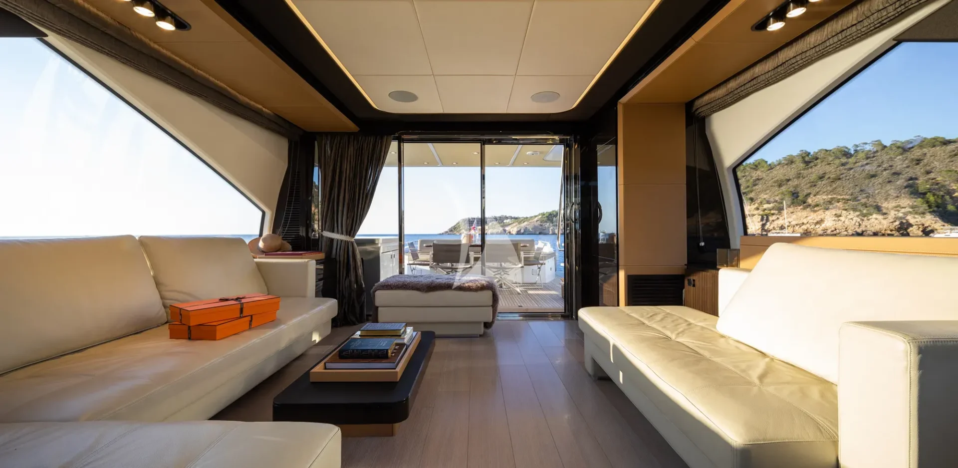 KOMODO Charter Yacht