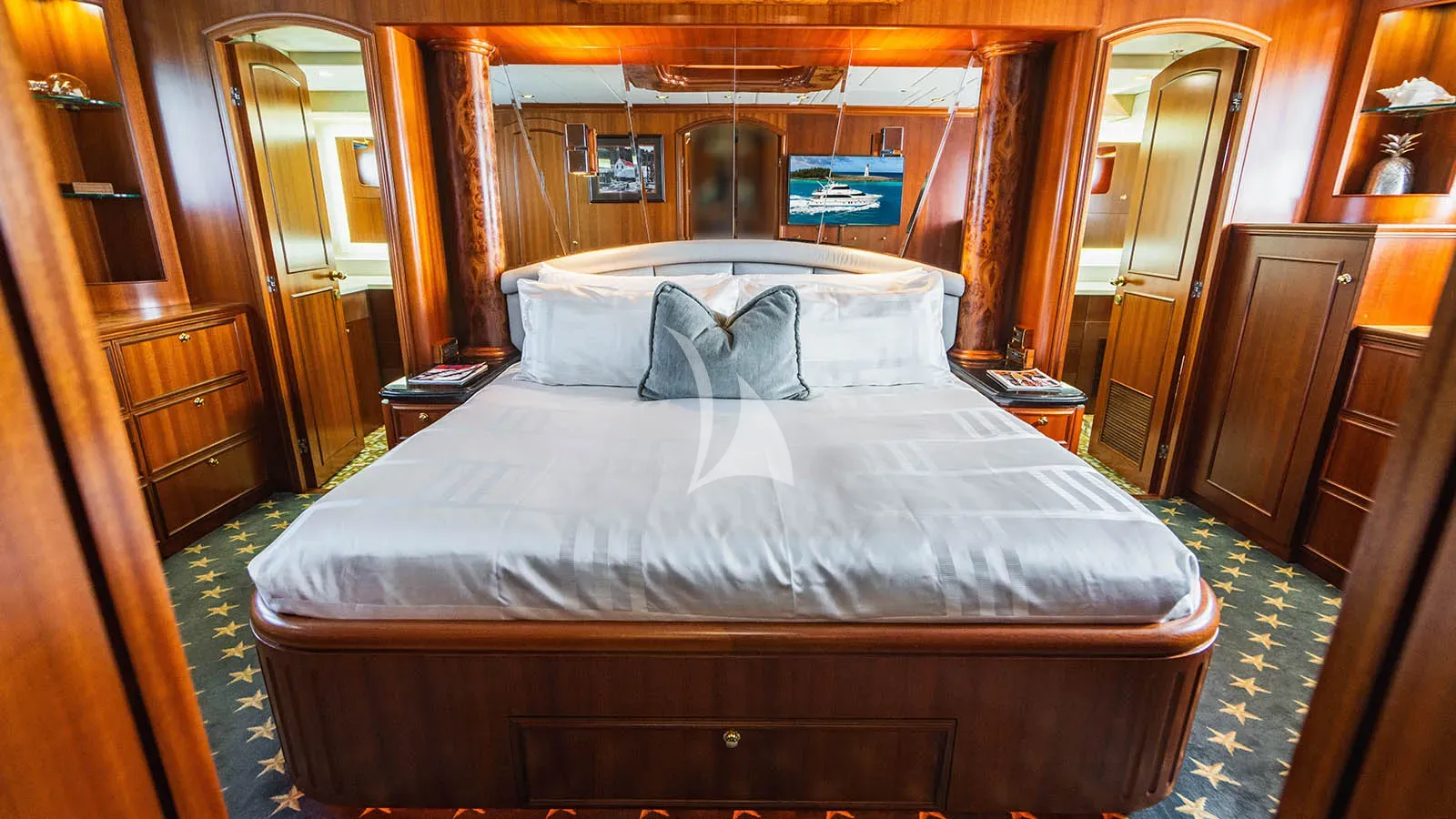 LEXINGTON Charter Yacht