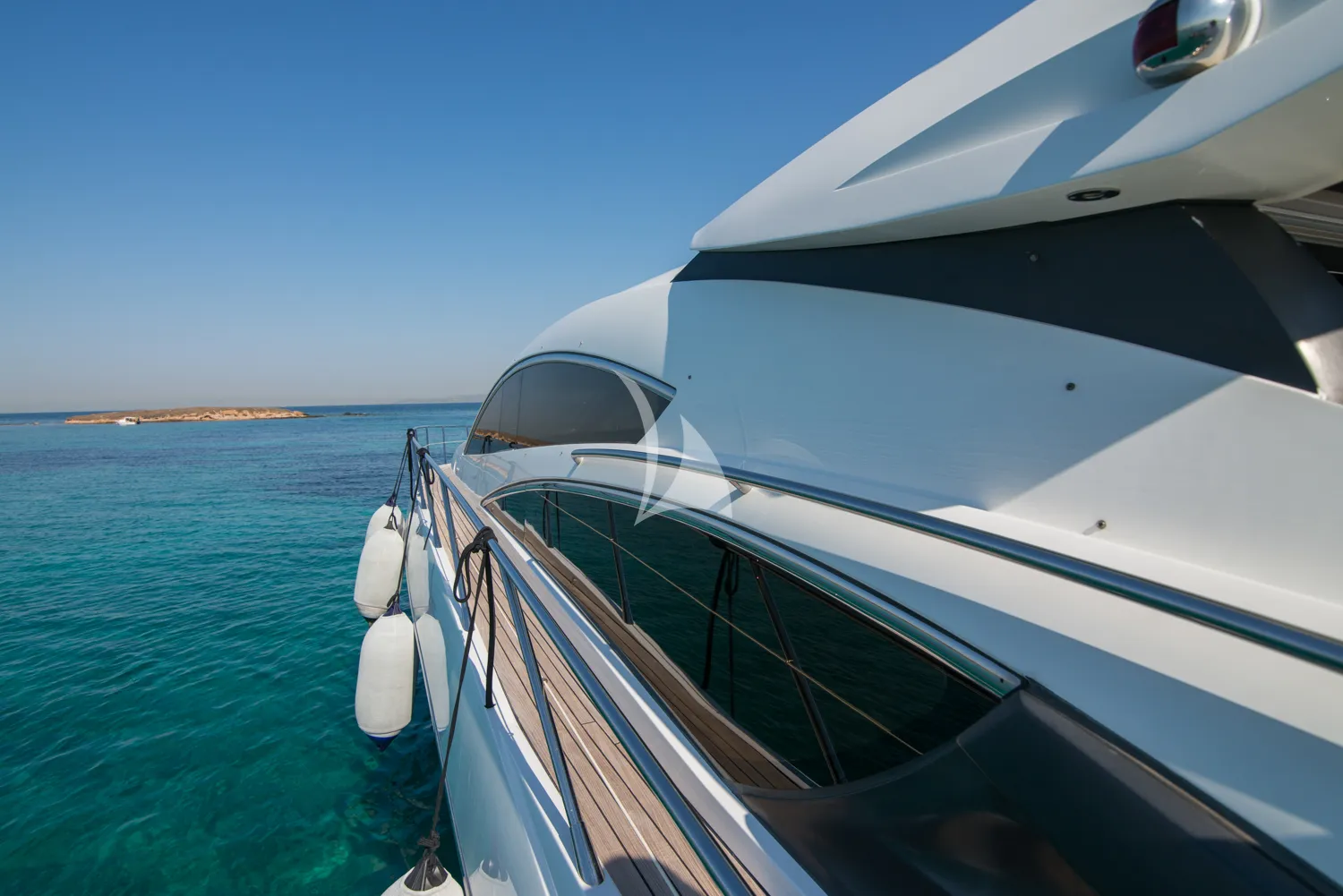 ELENTARI Charter Yacht