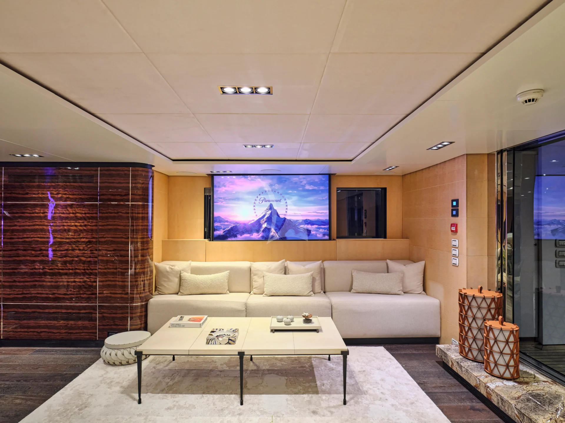 HIGHLANDER Charter Yacht
