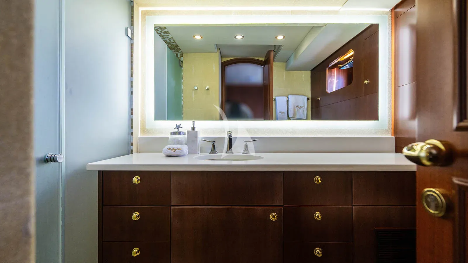 LEXINGTON Charter Yacht