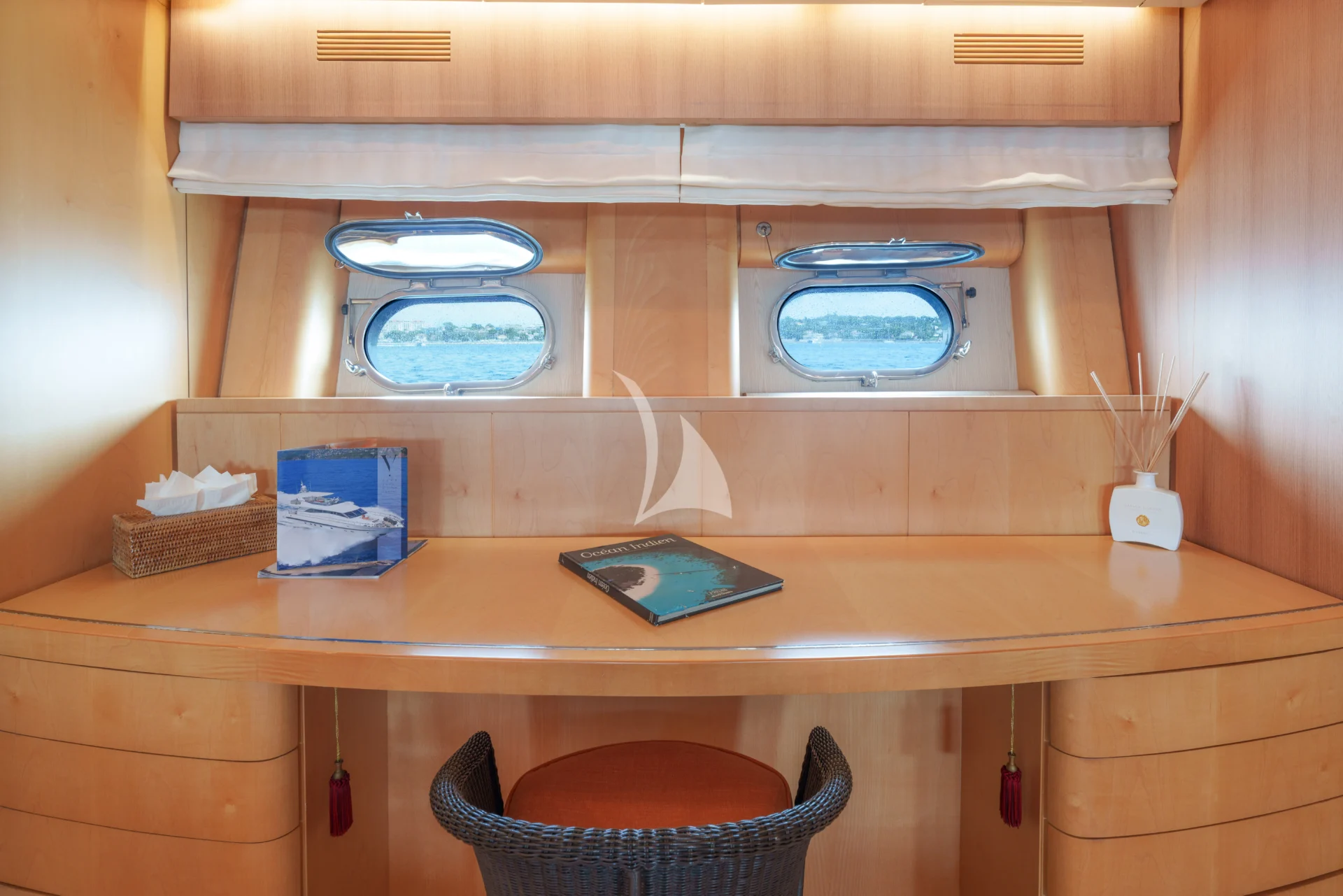 COCA VI Charter Yacht