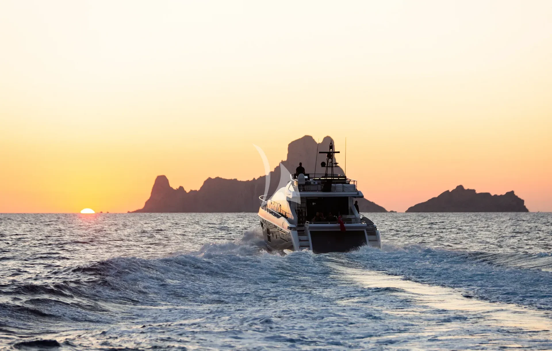 KOMODO Charter Yacht