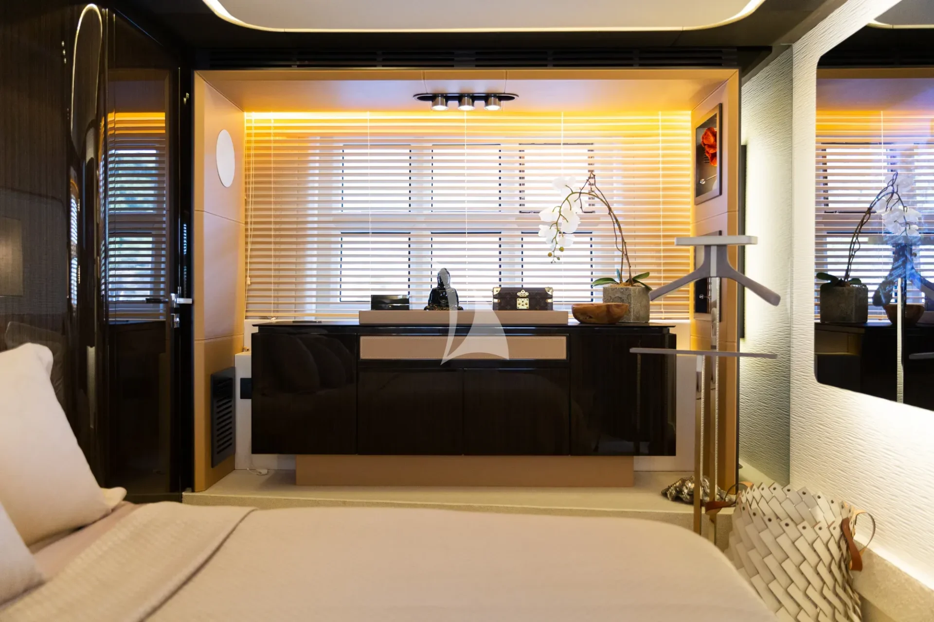 KOMODO Charter Yacht