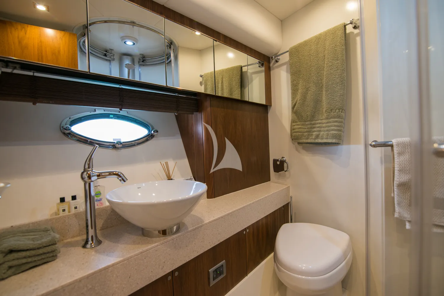 ELENTARI Charter Yacht
