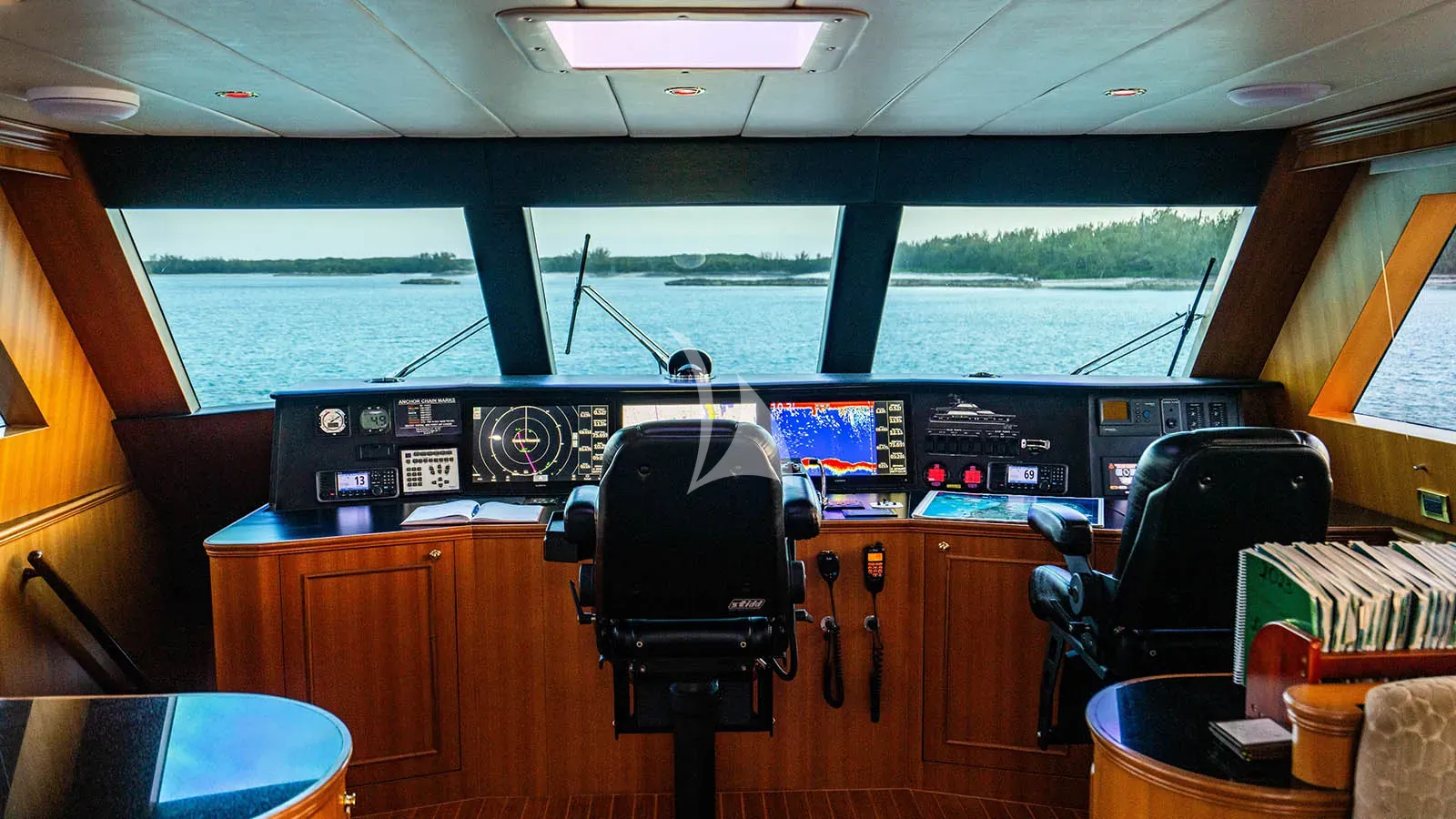 LEXINGTON Charter Yacht
