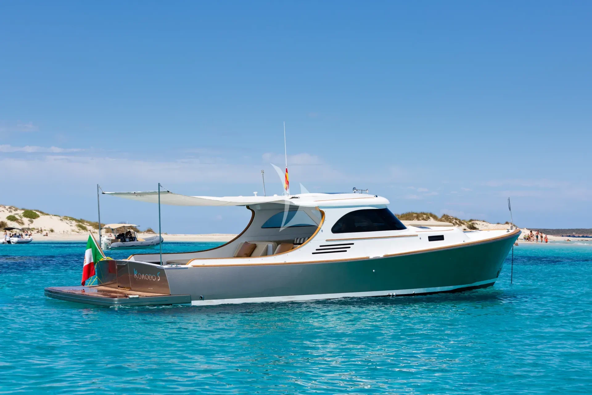 KOMODO Charter Yacht