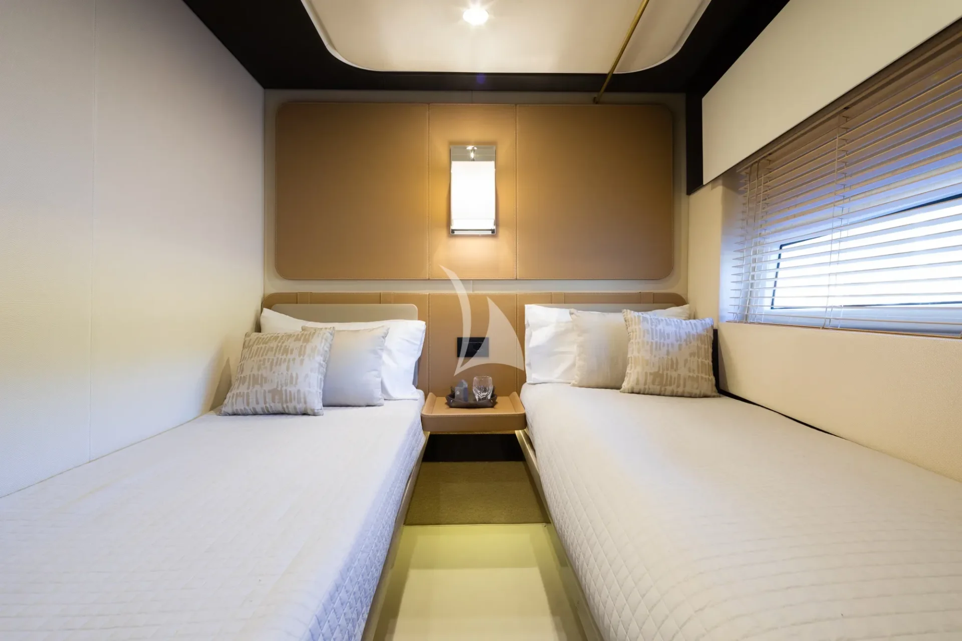 KOMODO Charter Yacht