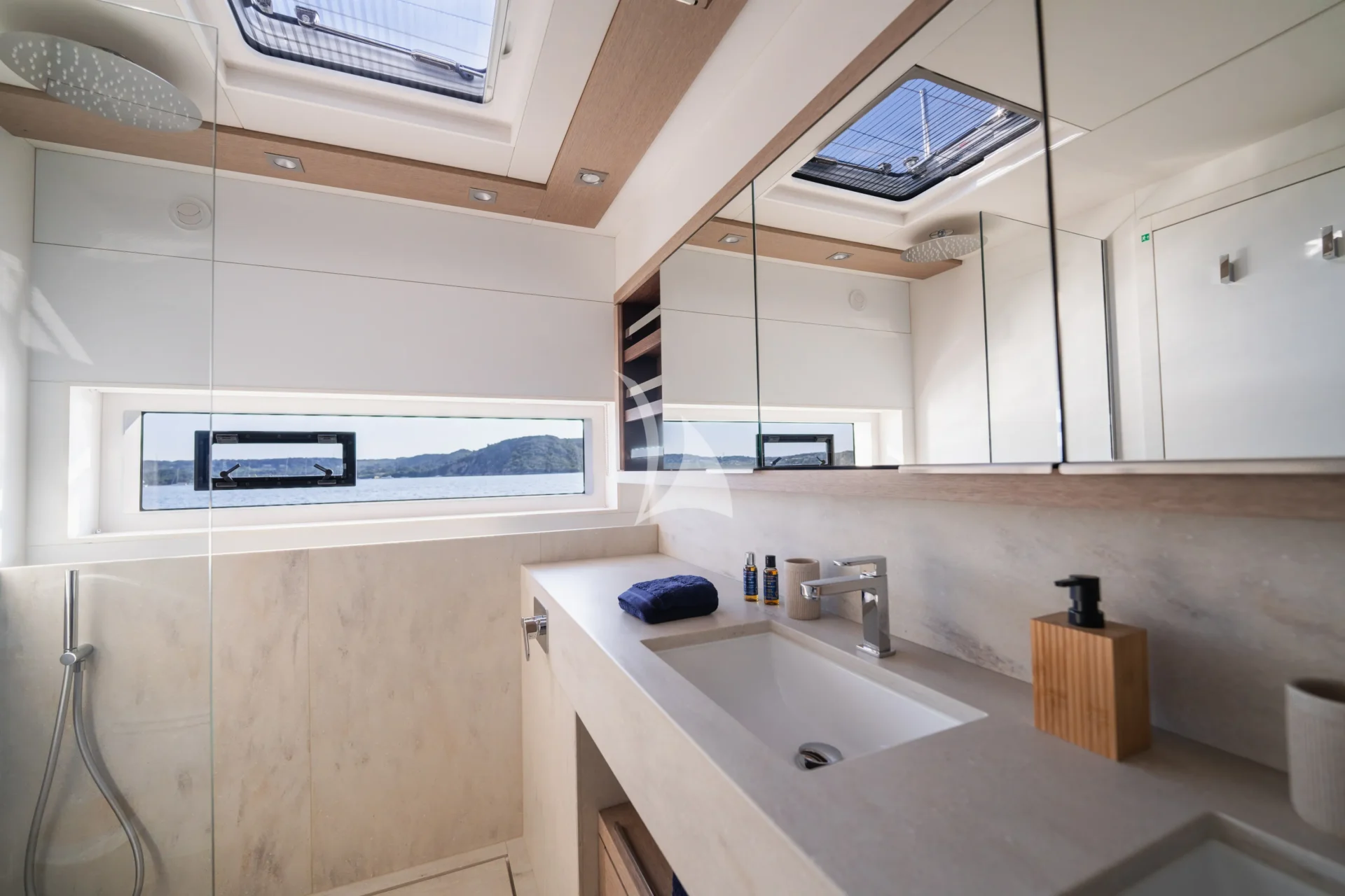 LA DESIRADE Charter Yacht