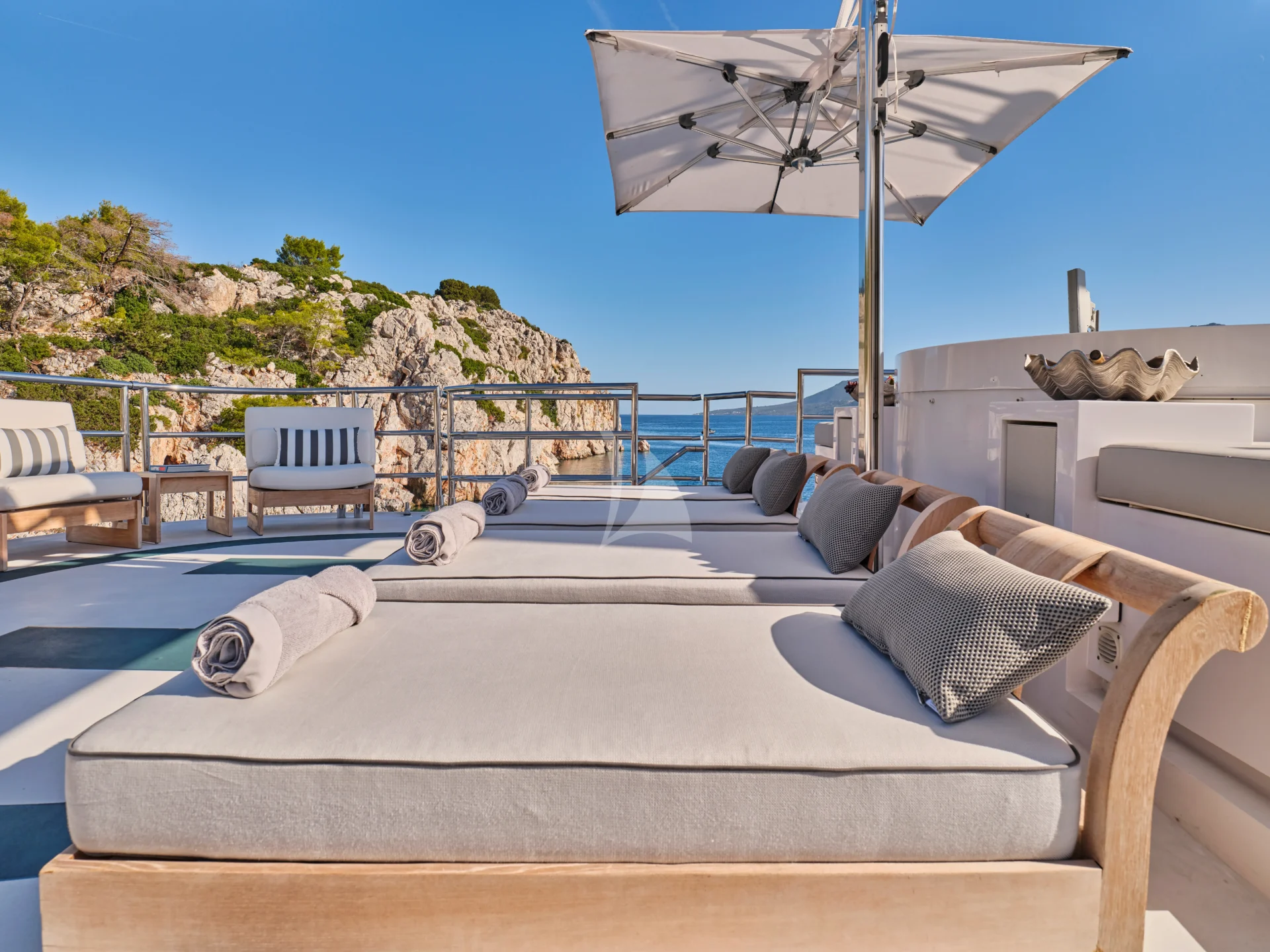 HIGHLANDER Charter Yacht
