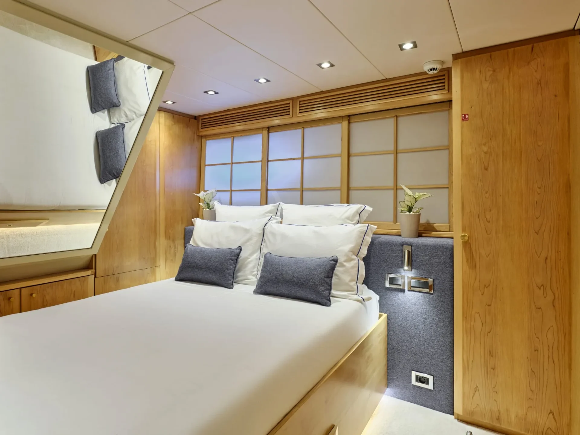 BROOKLYN Charter Yacht