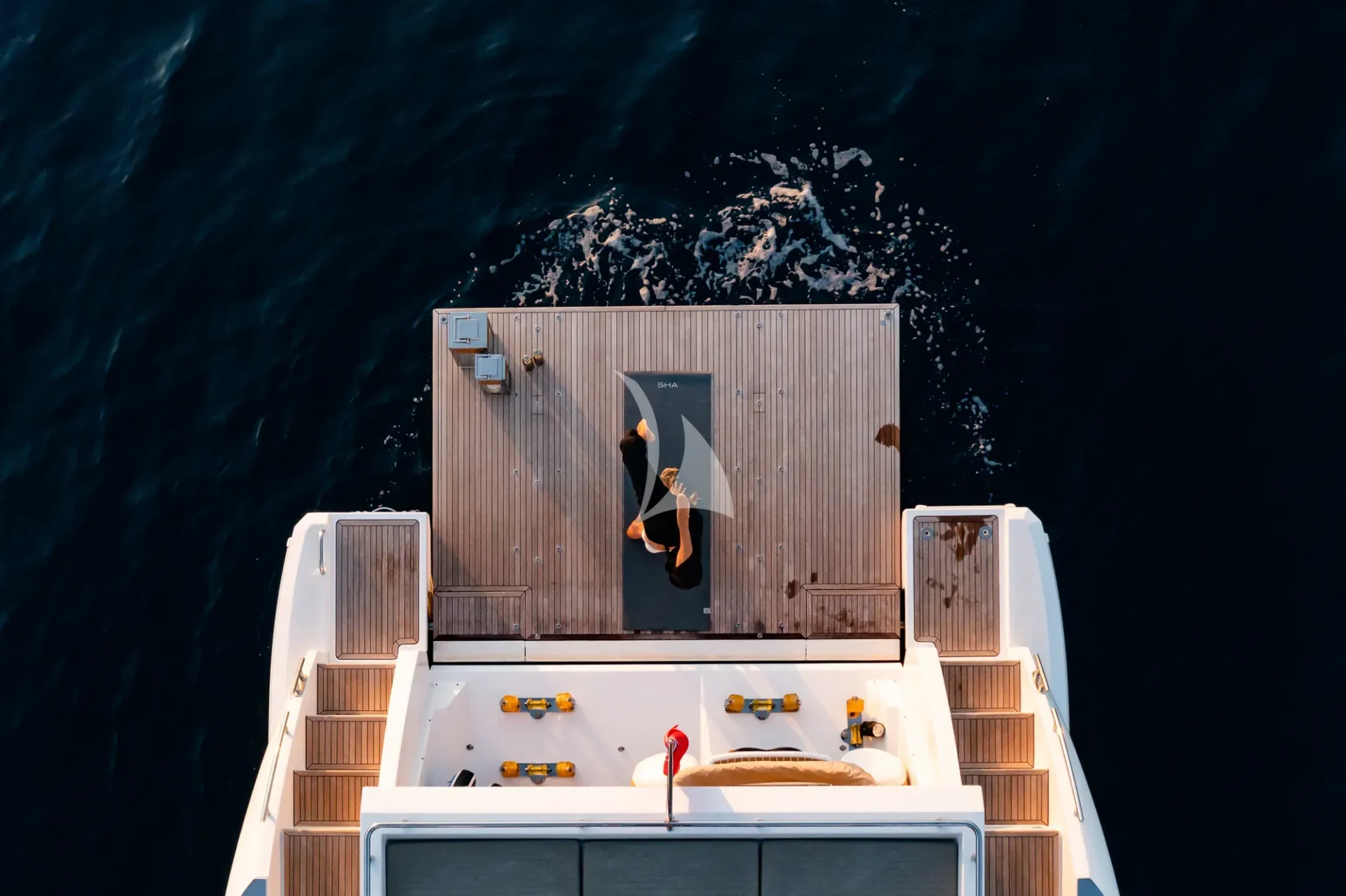 KOMODO Charter Yacht