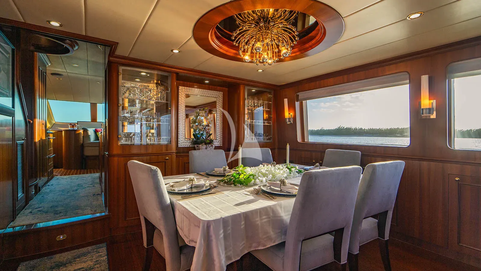 LEXINGTON Charter Yacht