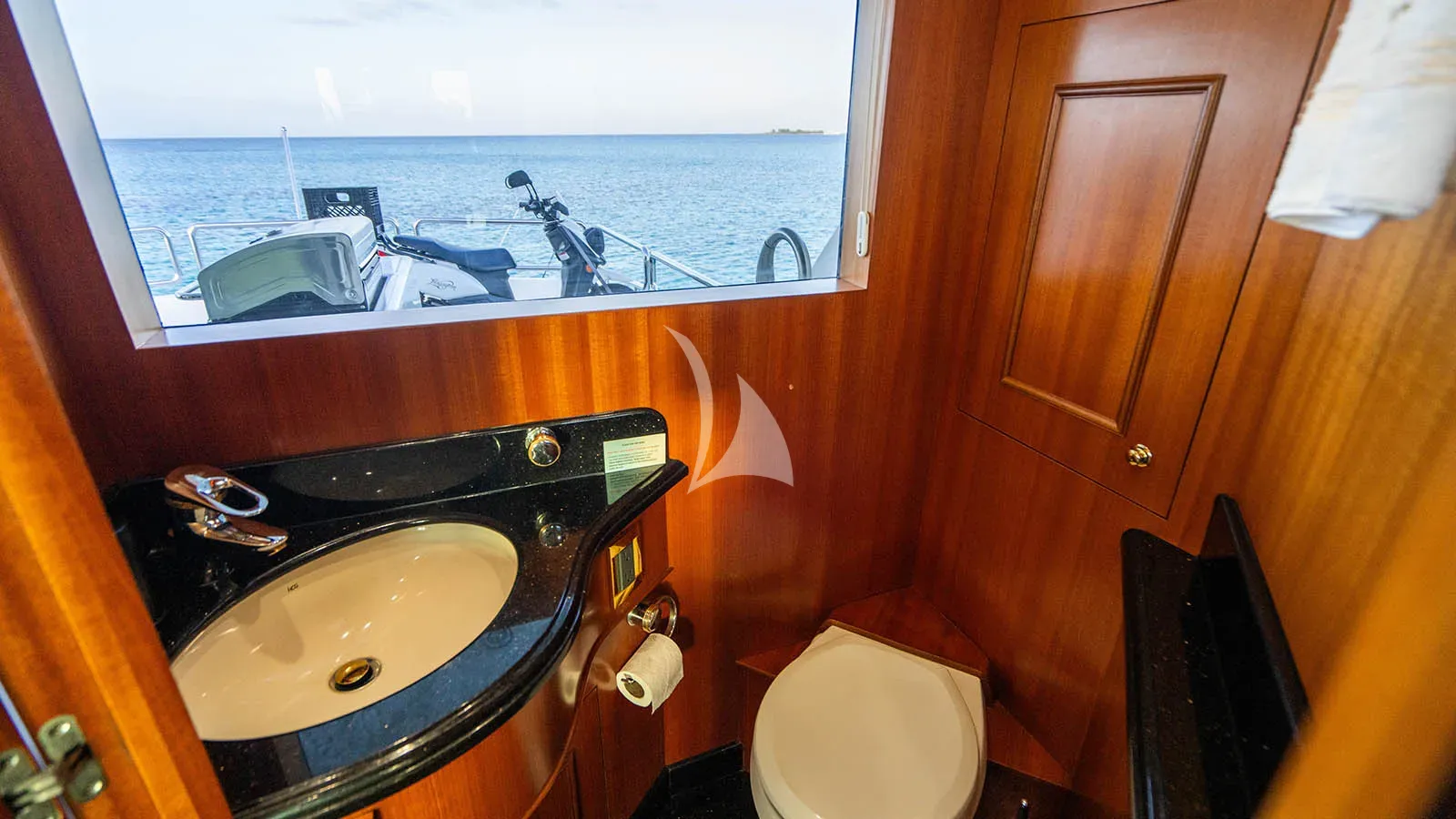 LEXINGTON Charter Yacht