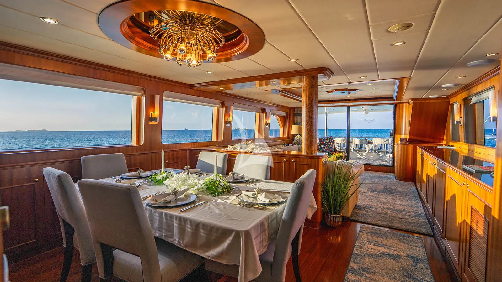 LEXINGTON Charter Yacht