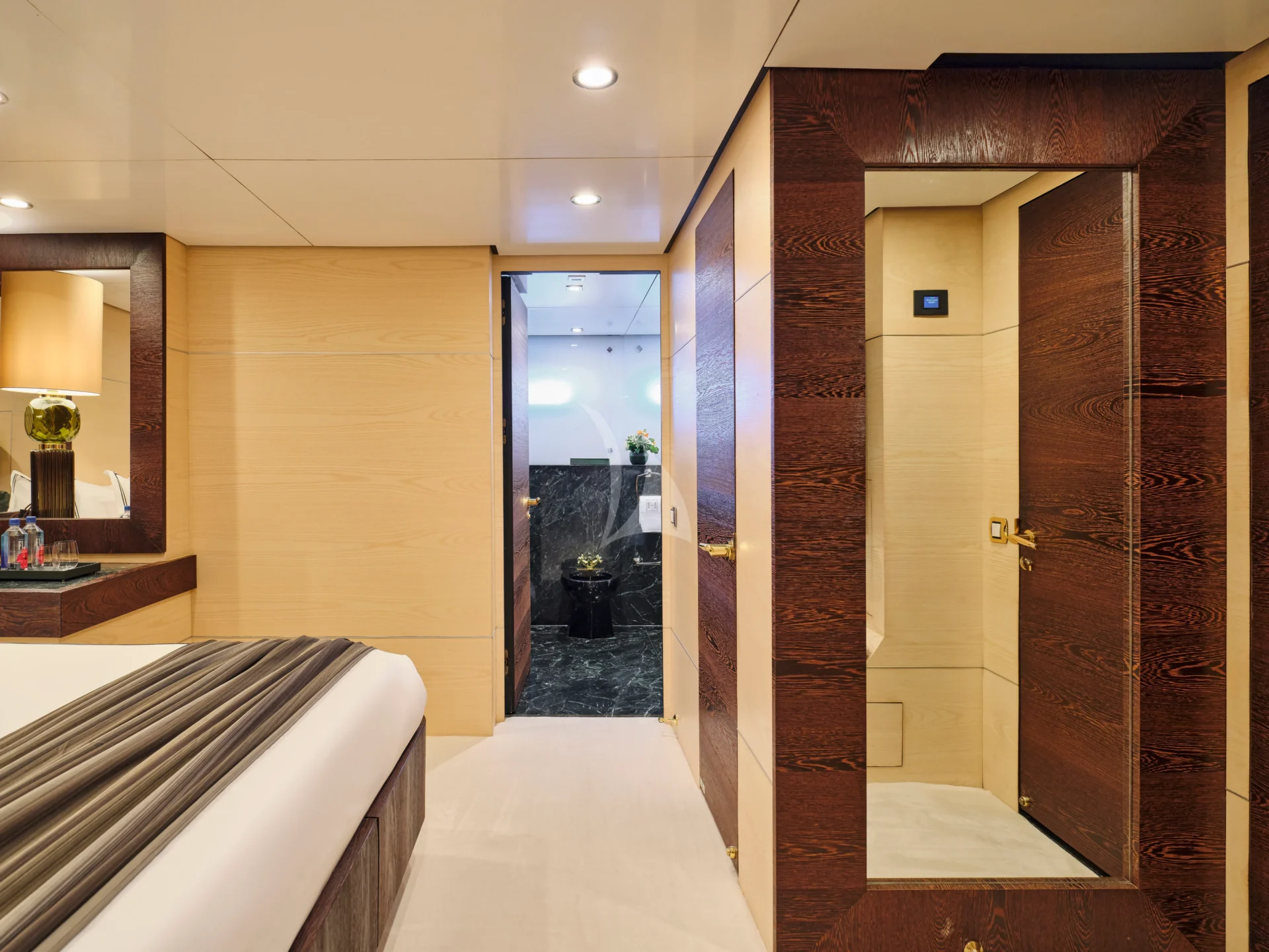 HIGHLANDER Charter Yacht