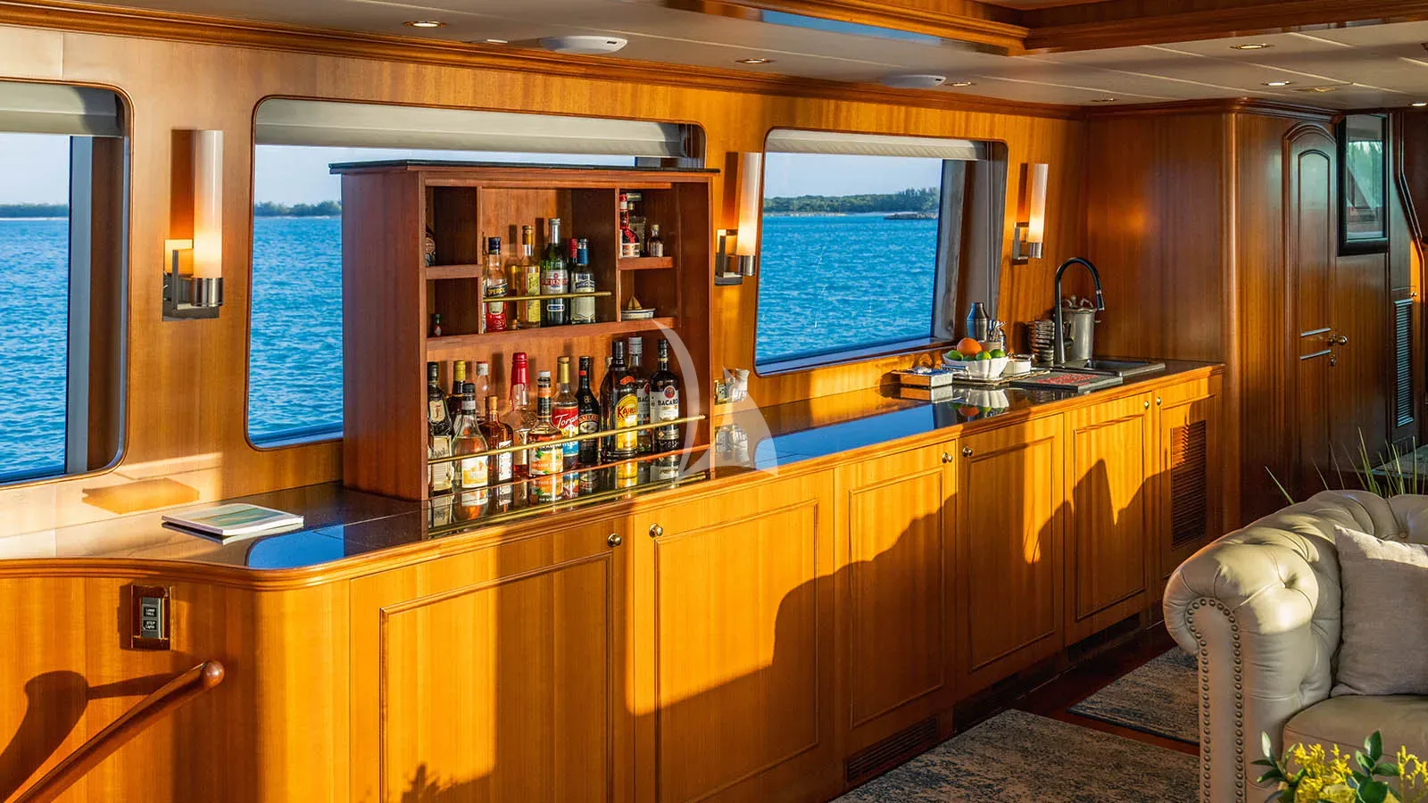 LEXINGTON Charter Yacht