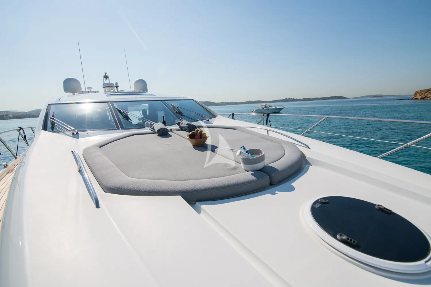 ELENTARI Charter Yacht