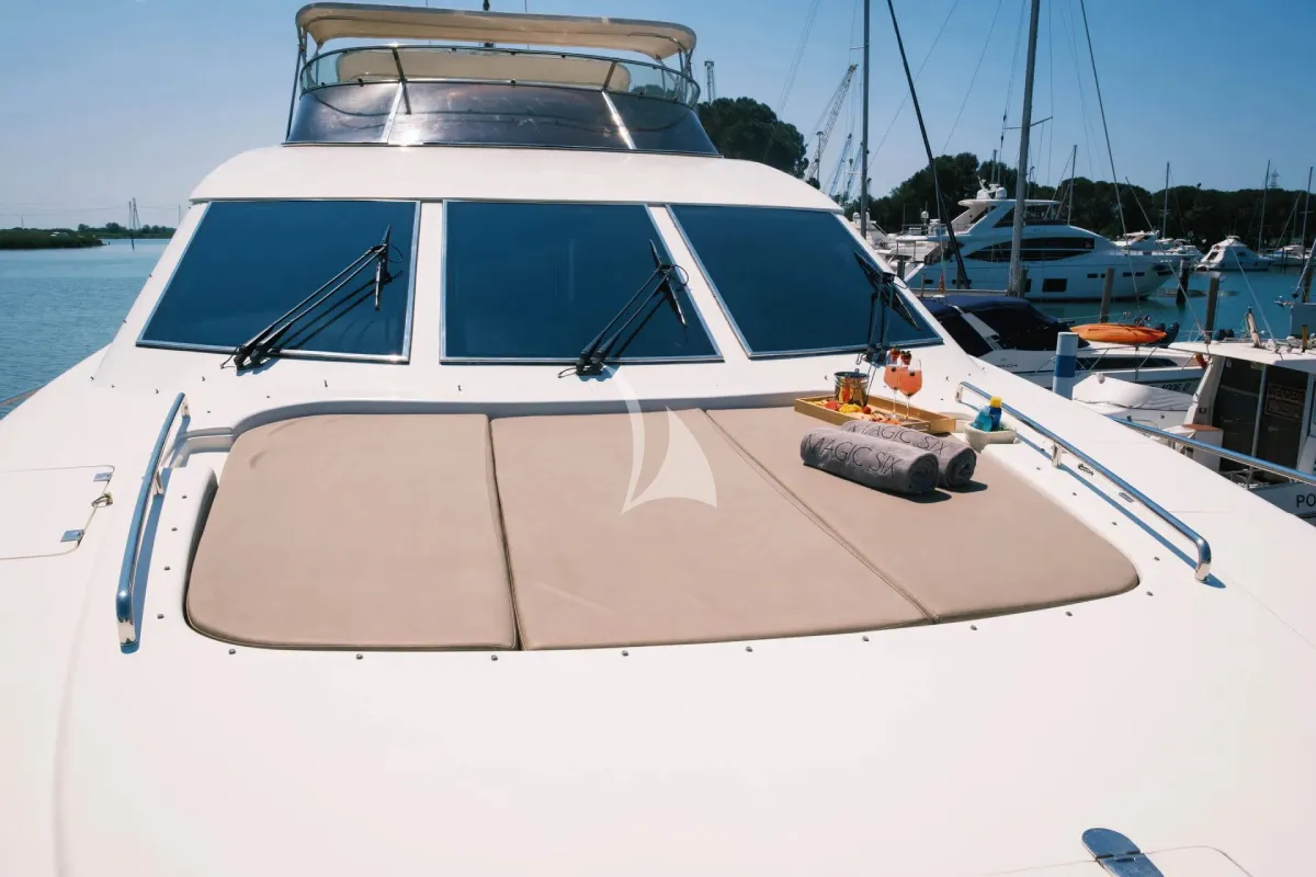 MAGIC SIX Charter Yacht