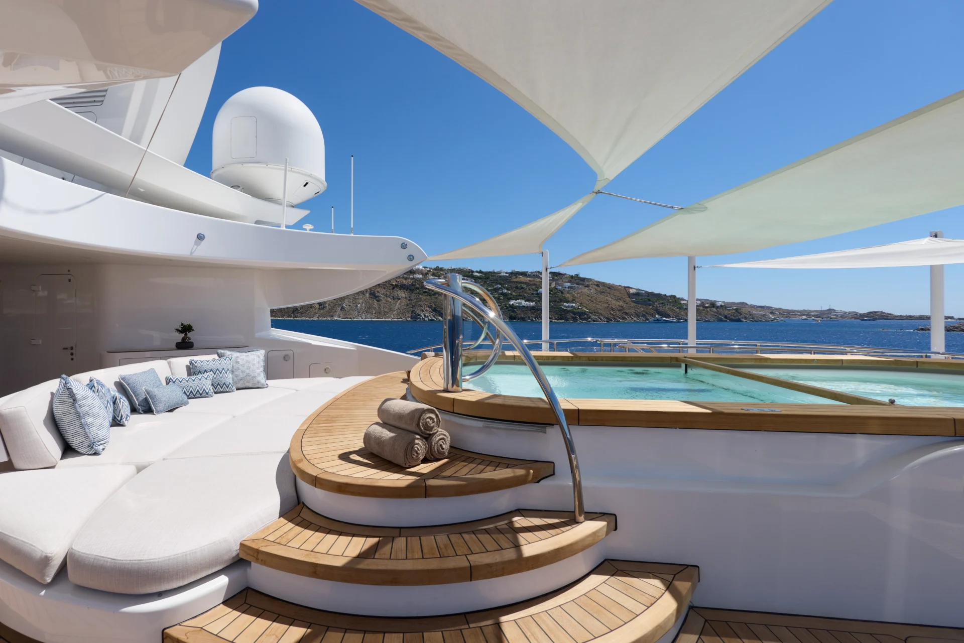 AMARYLLIS Charter Yacht