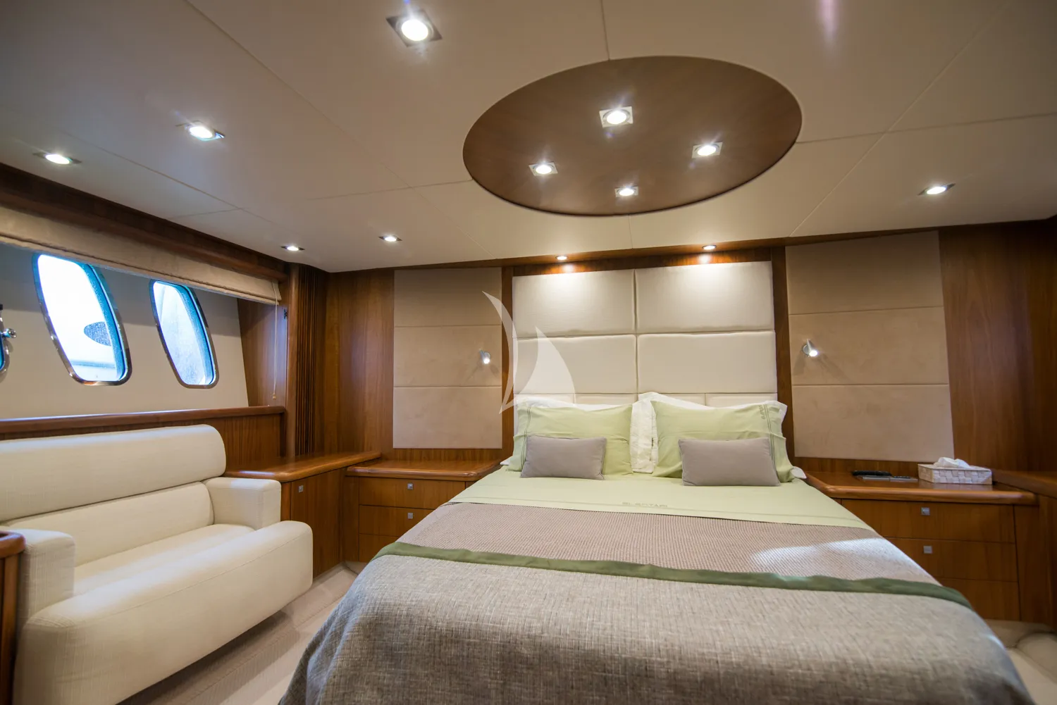 ELENTARI Charter Yacht