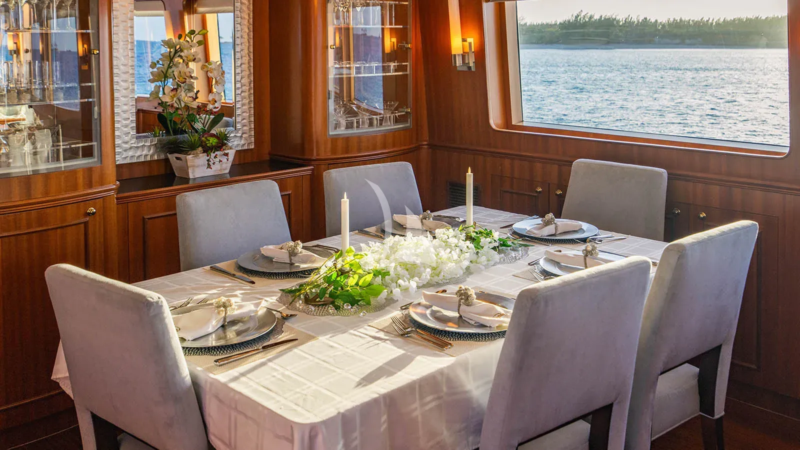 LEXINGTON Charter Yacht
