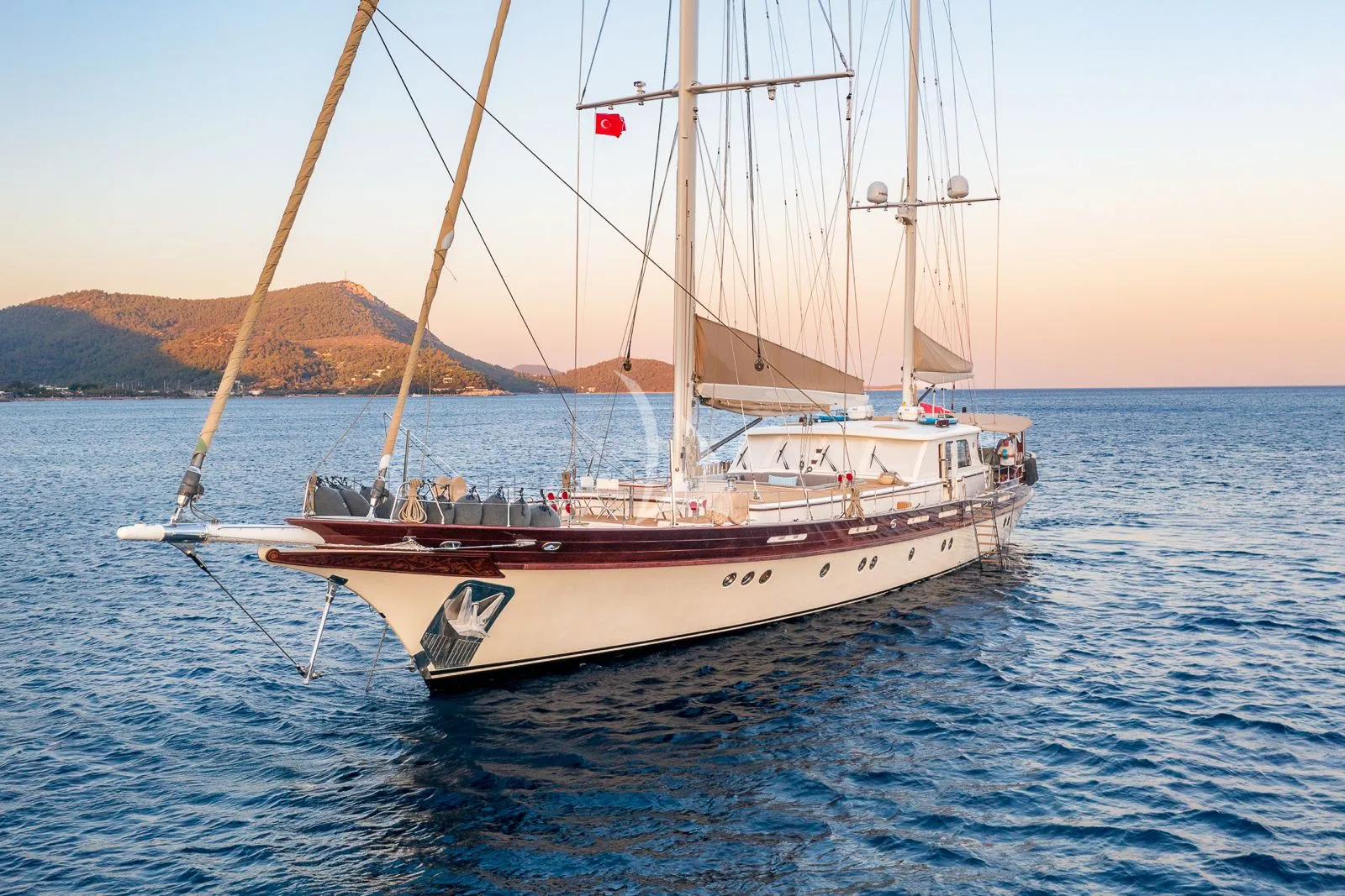 ZELDA Charter Yacht