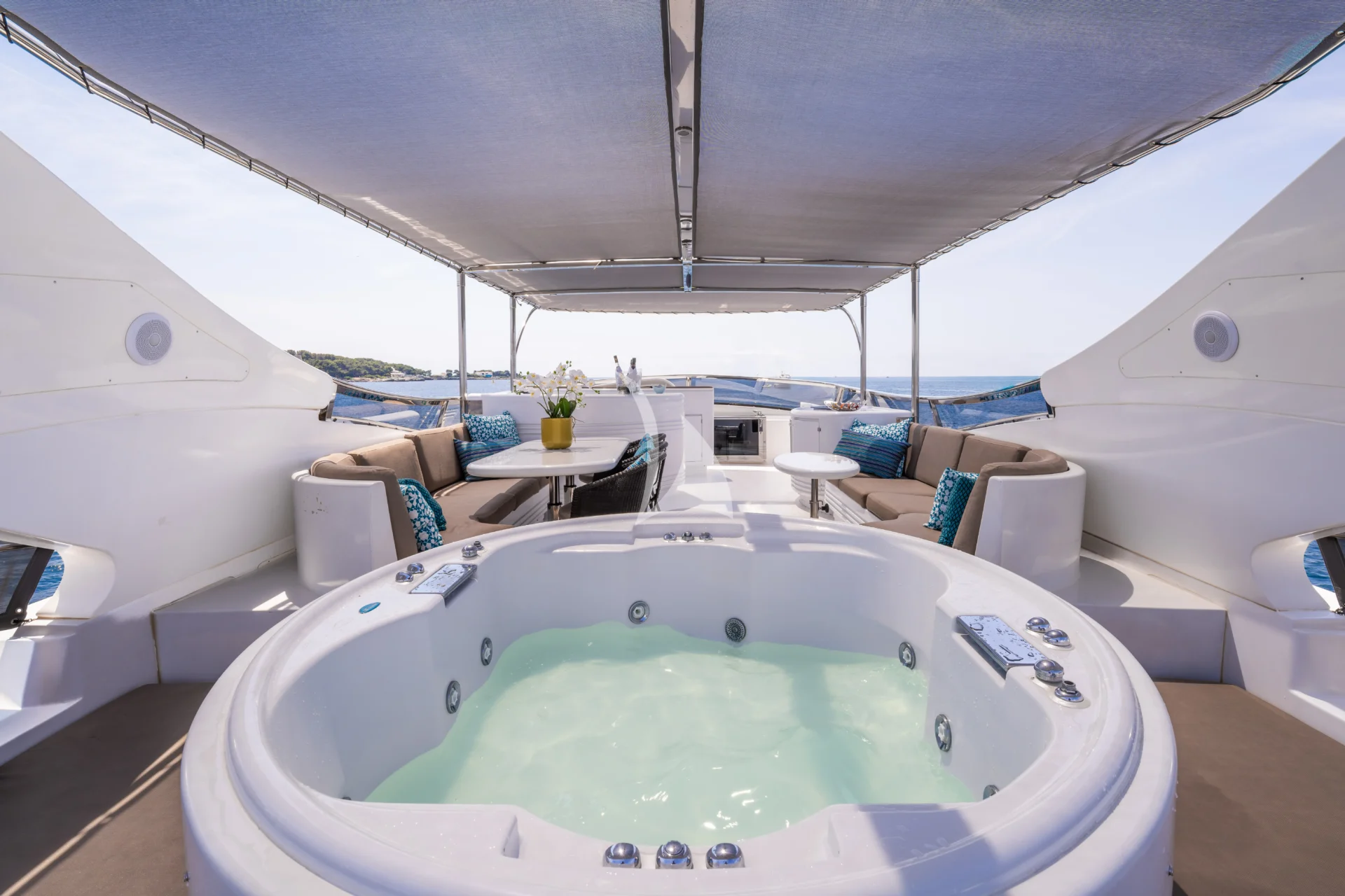 COCA VI Charter Yacht