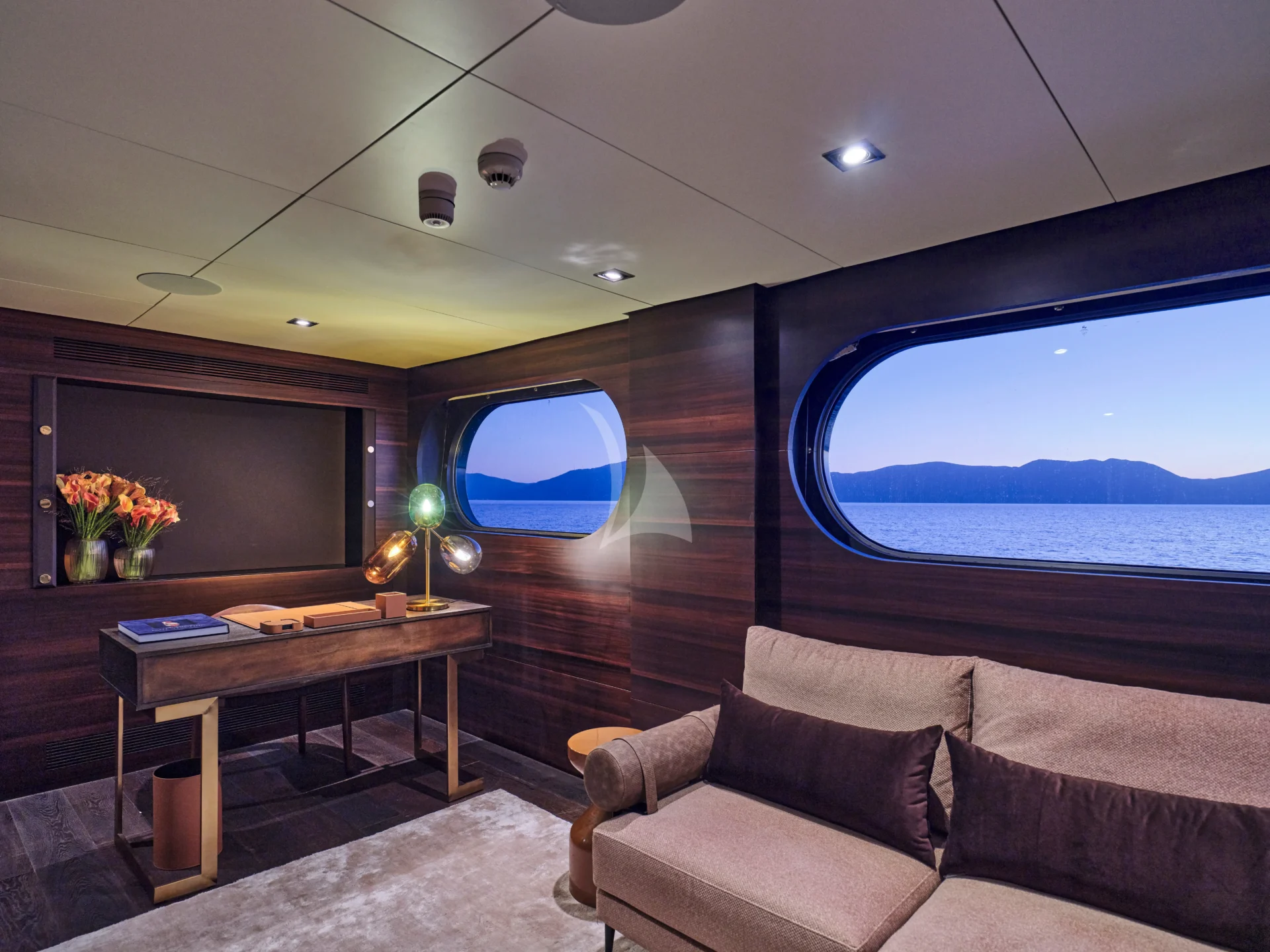 HIGHLANDER Charter Yacht