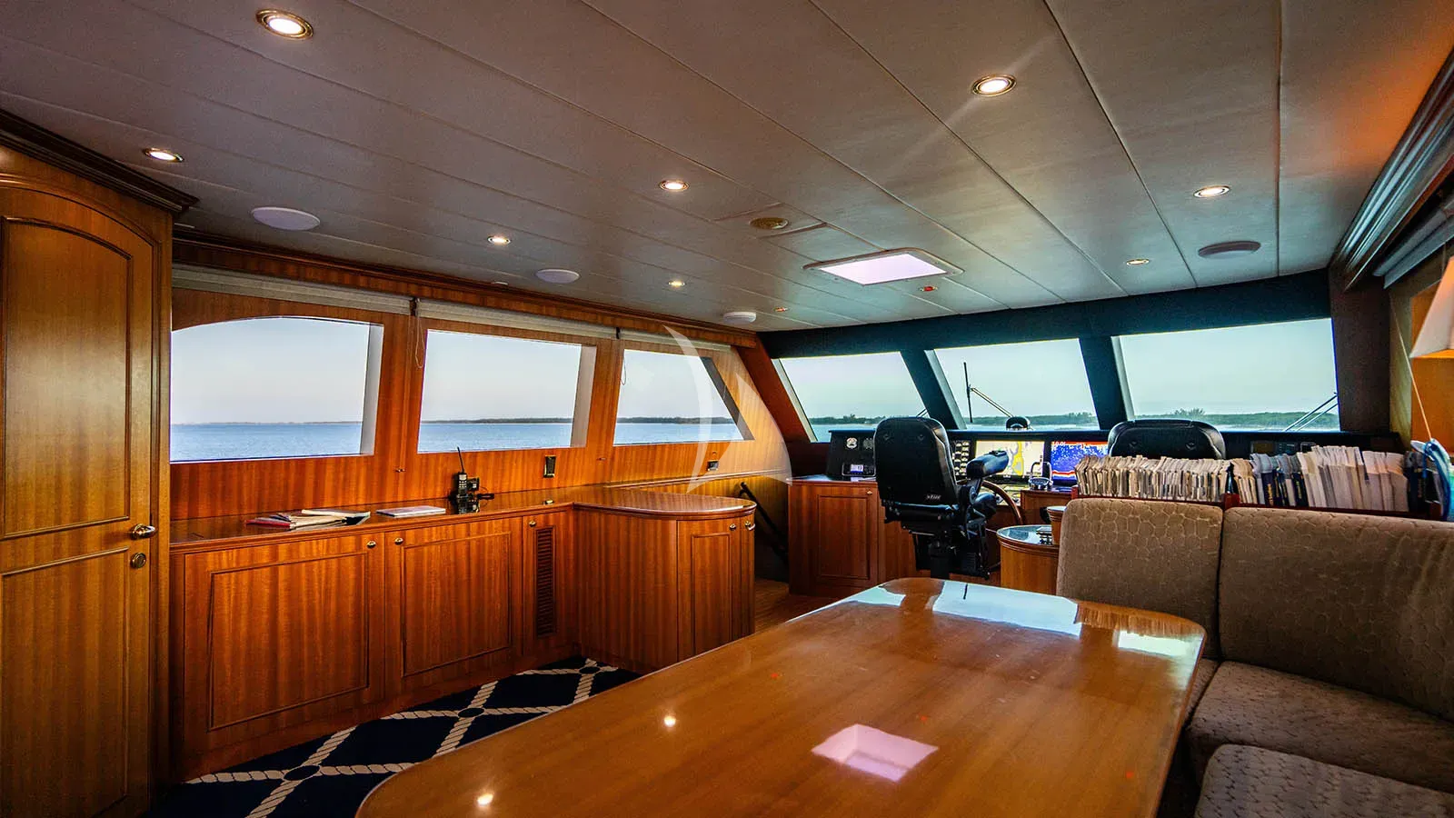 LEXINGTON Charter Yacht