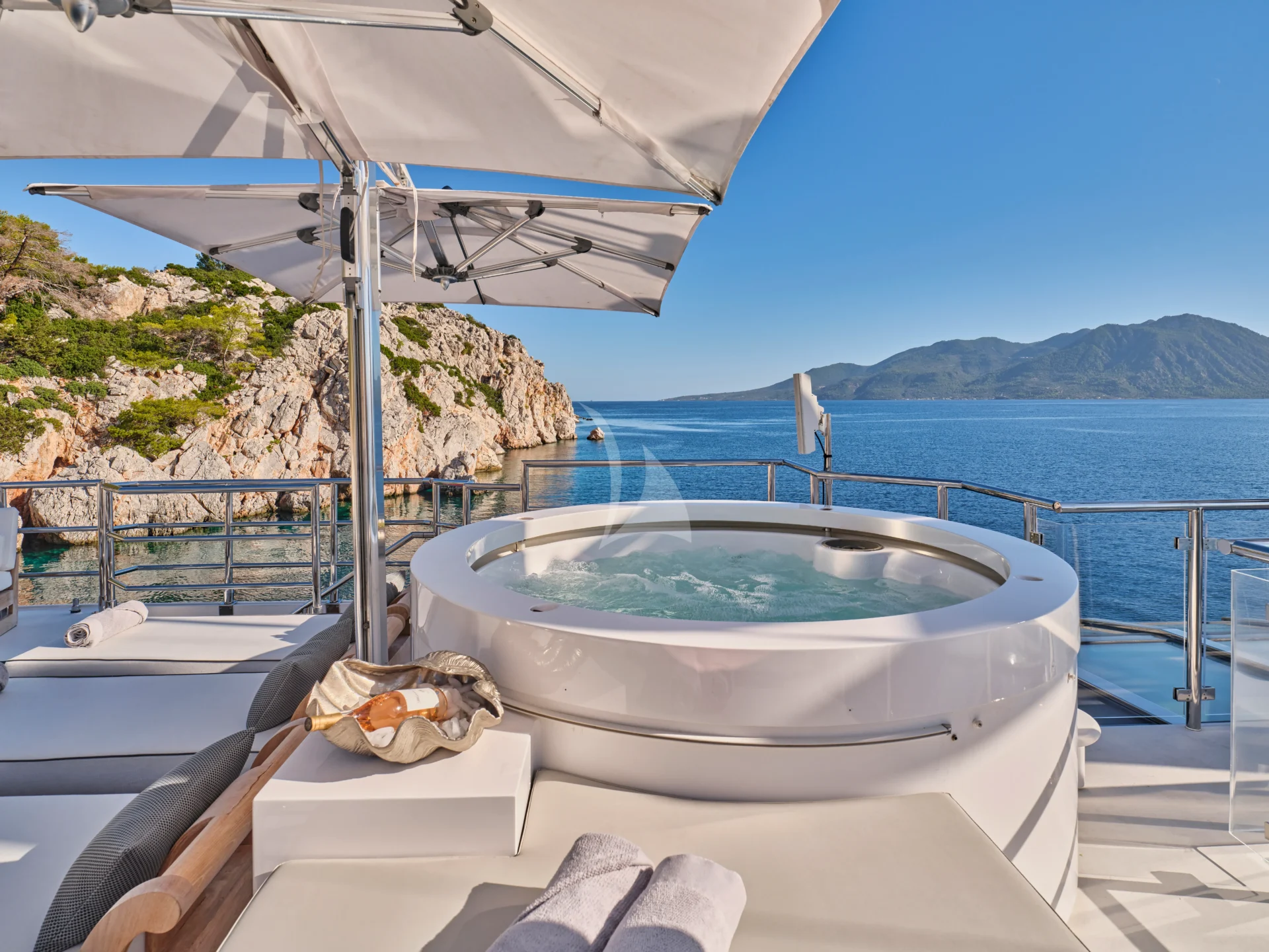 HIGHLANDER Charter Yacht