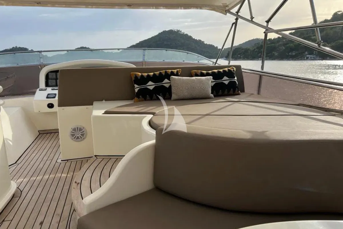 MAGIC SIX Charter Yacht