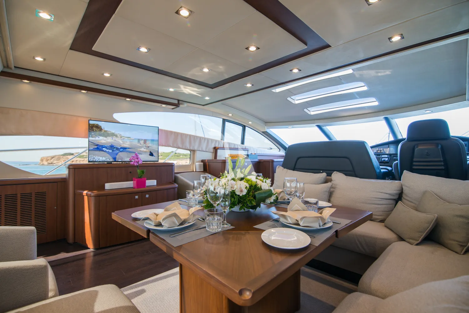 ELENTARI Charter Yacht