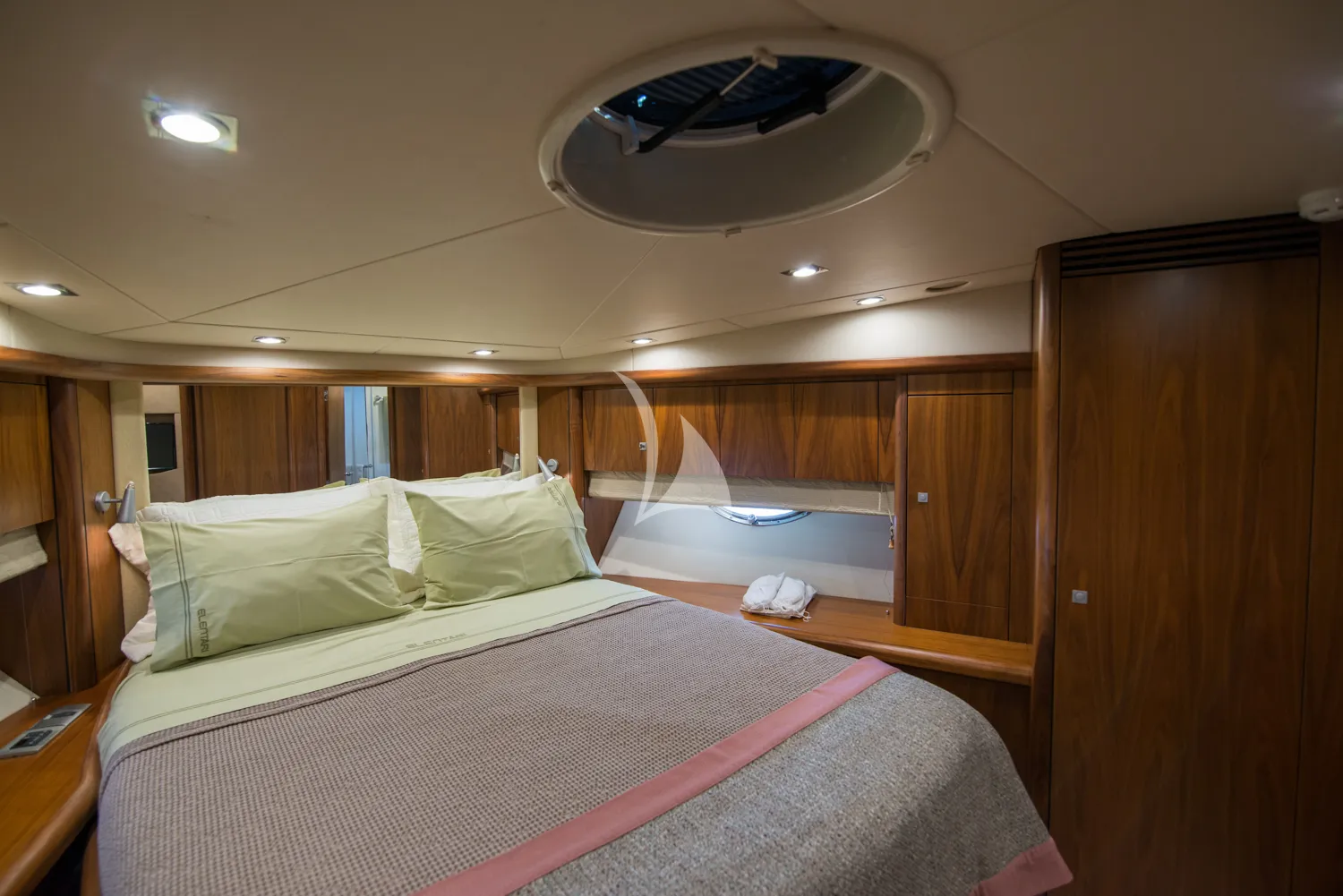 ELENTARI Charter Yacht