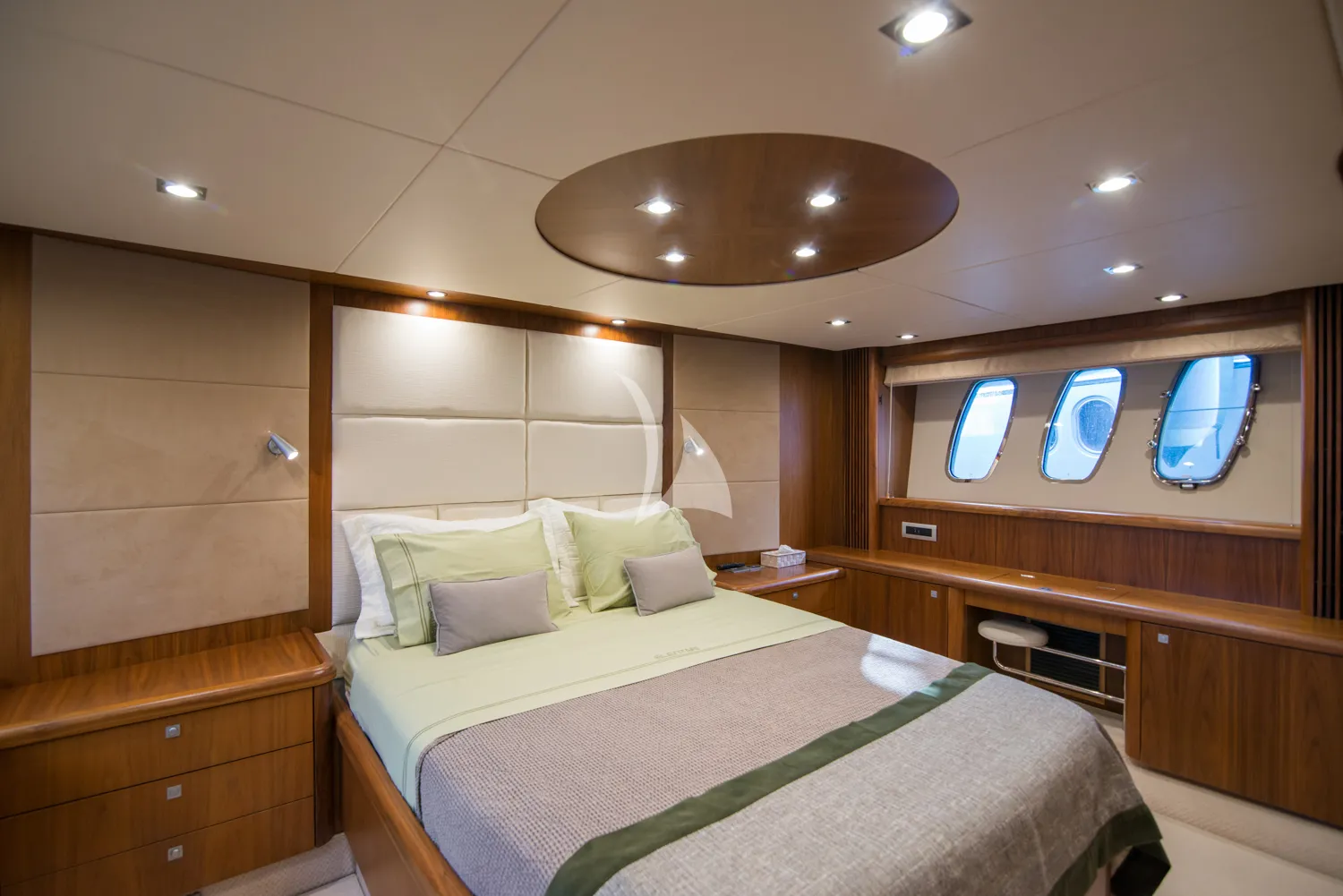 ELENTARI Charter Yacht