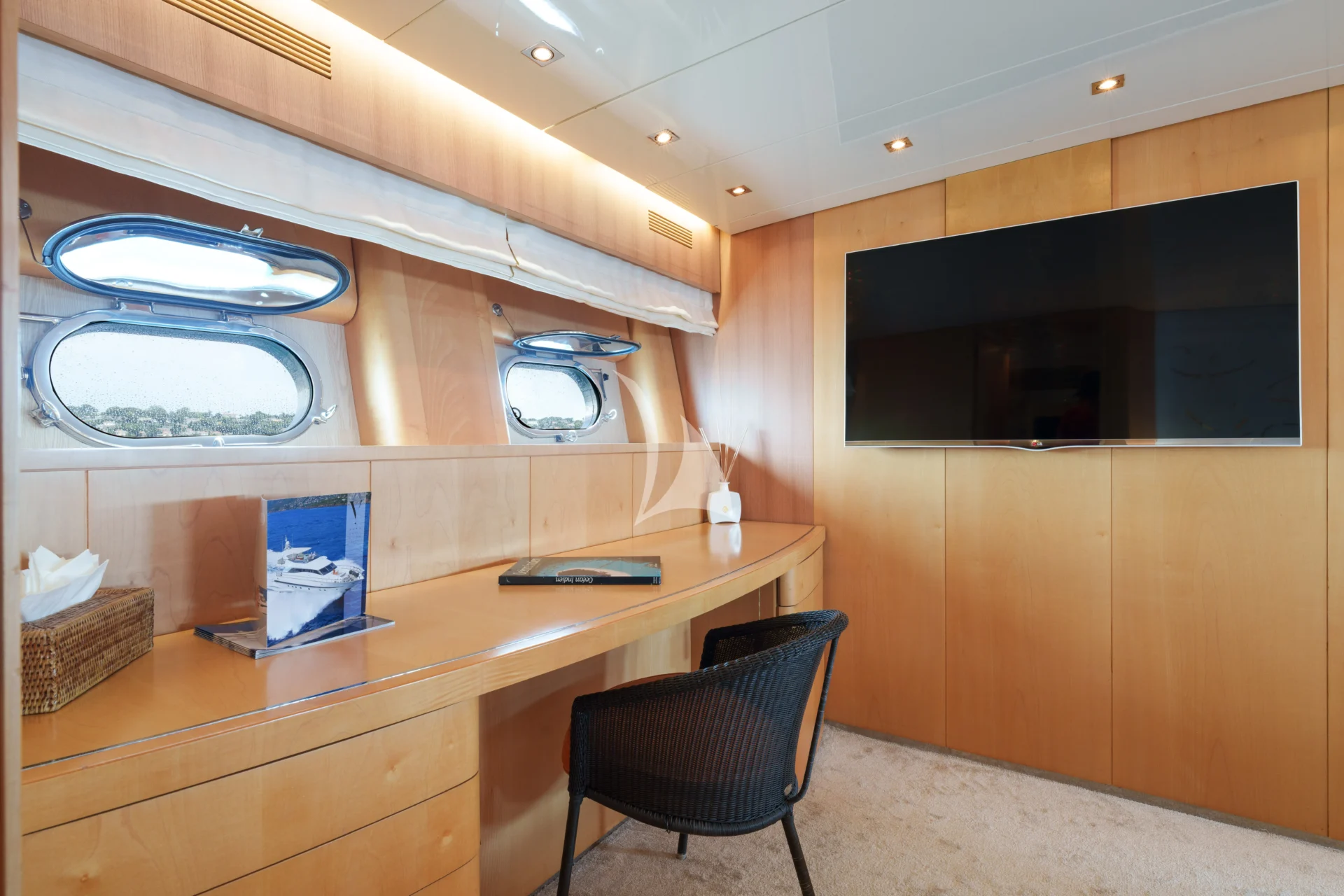 COCA VI Charter Yacht