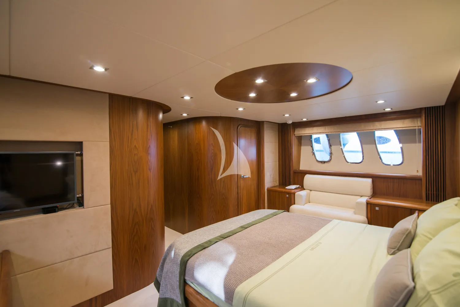 ELENTARI Charter Yacht