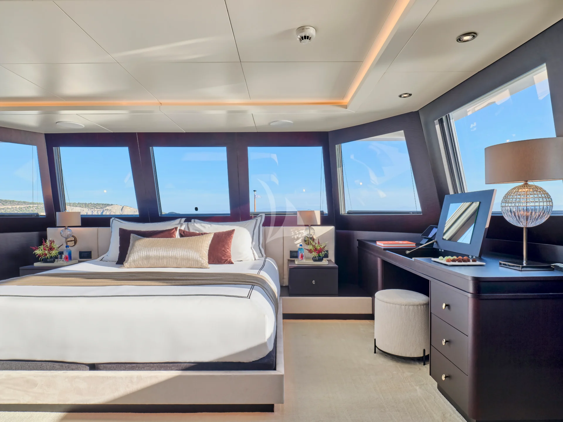 HIGHLANDER Charter Yacht